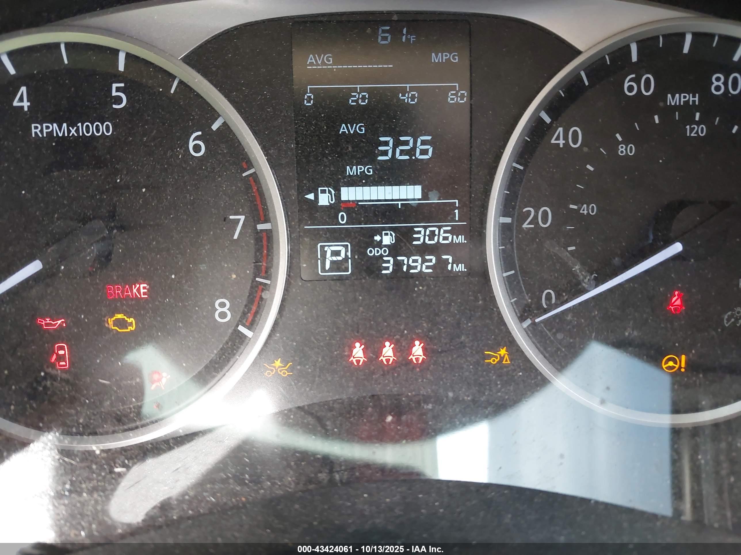 NISSAN VERSA image 7