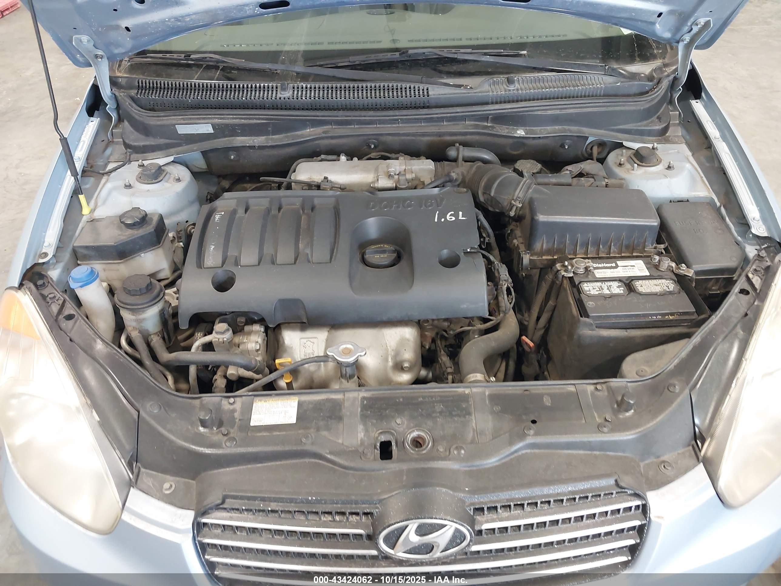 HYUNDAI ACCENT image 10