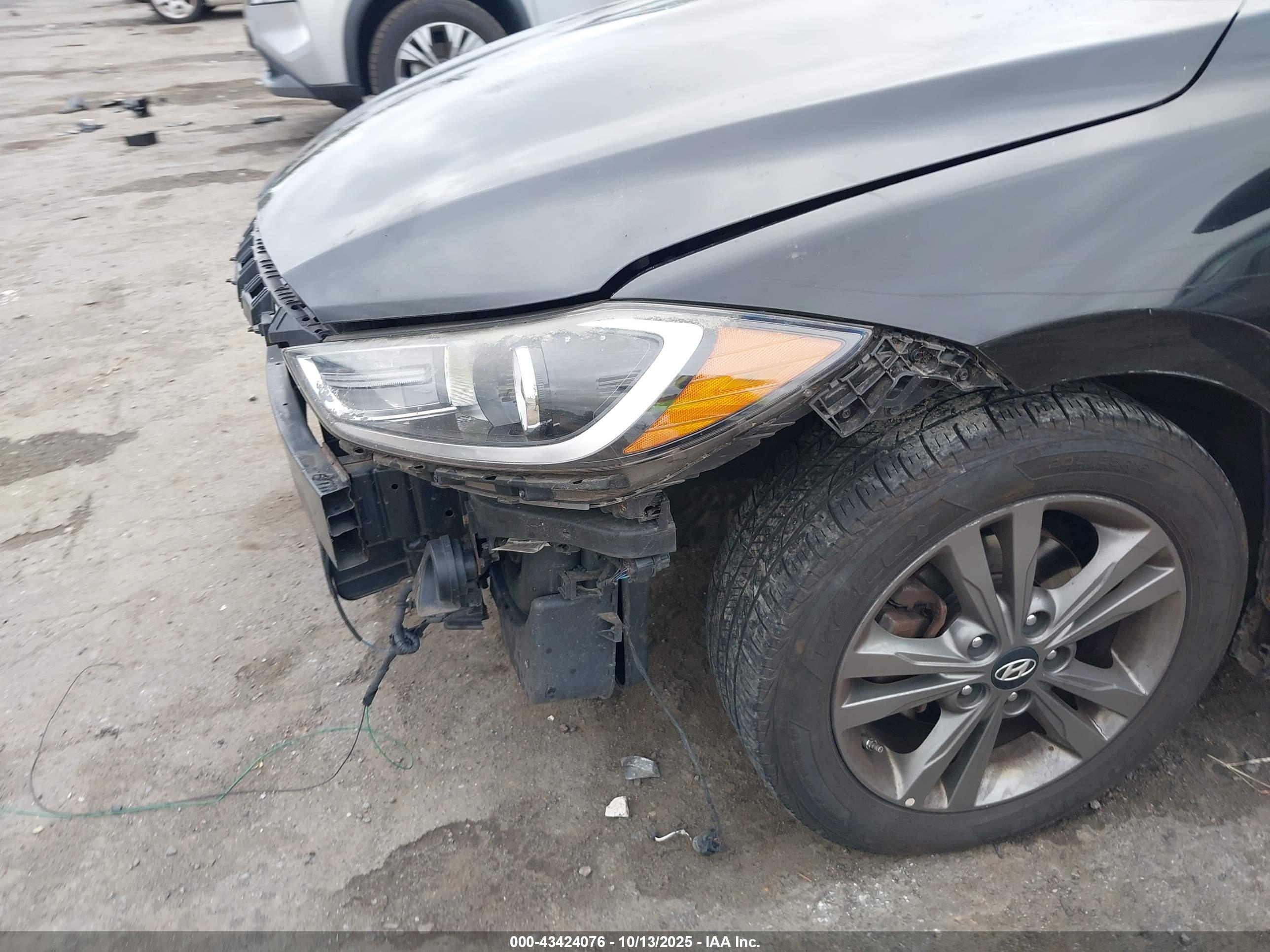 HYUNDAI ELANTRA image 6