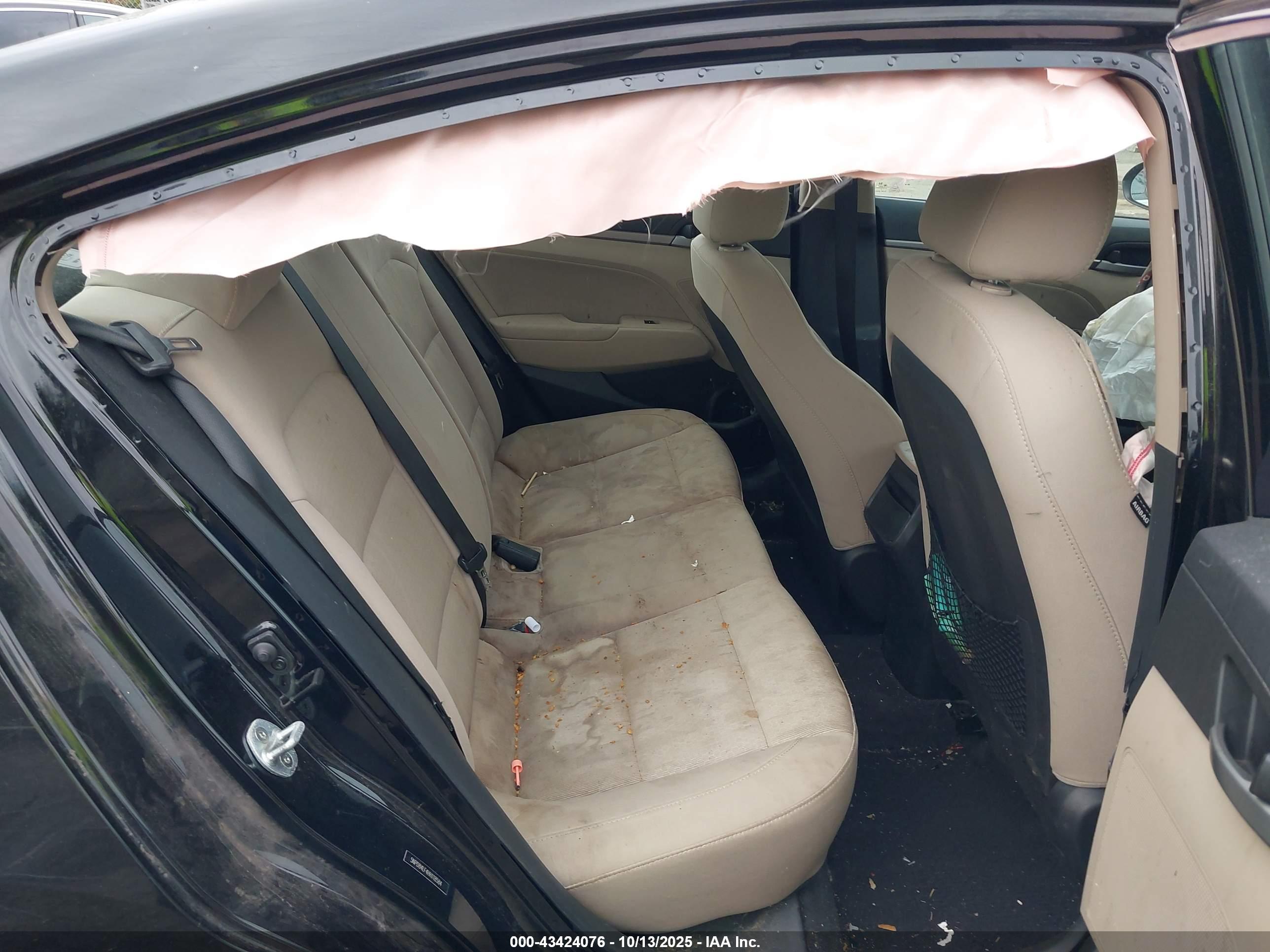 HYUNDAI ELANTRA image 8