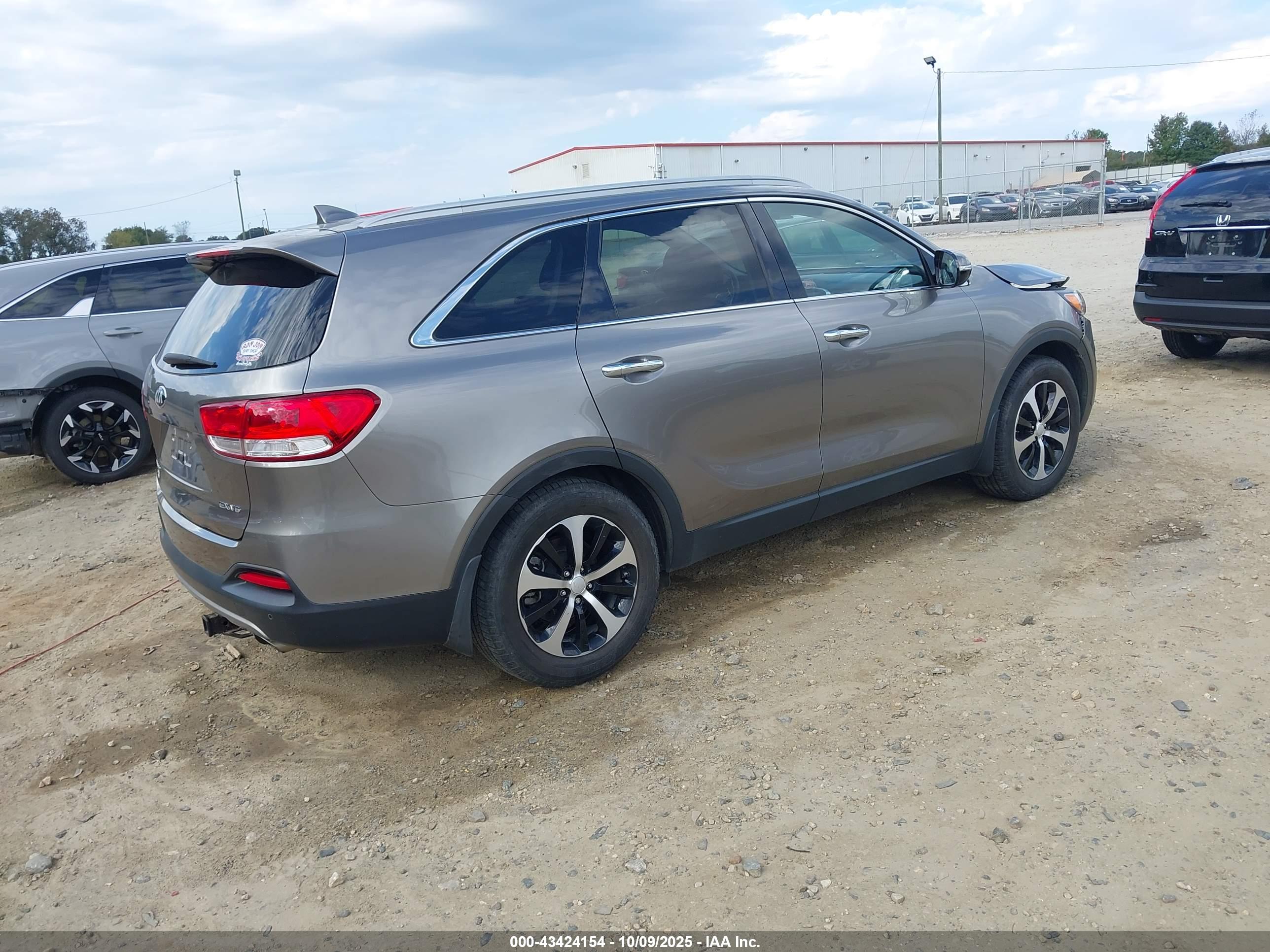 KIA SORENTO image 4
