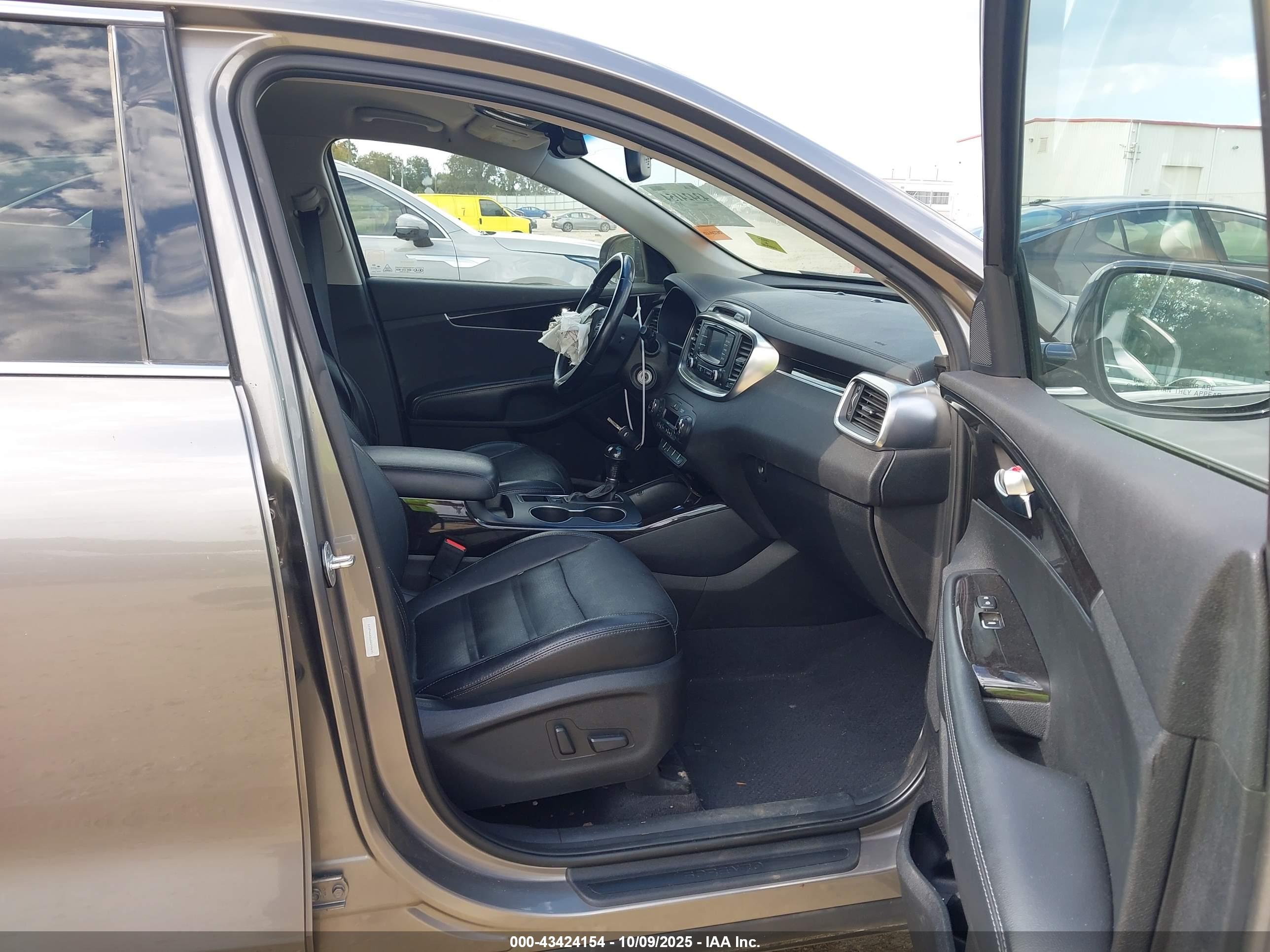 KIA SORENTO image 5