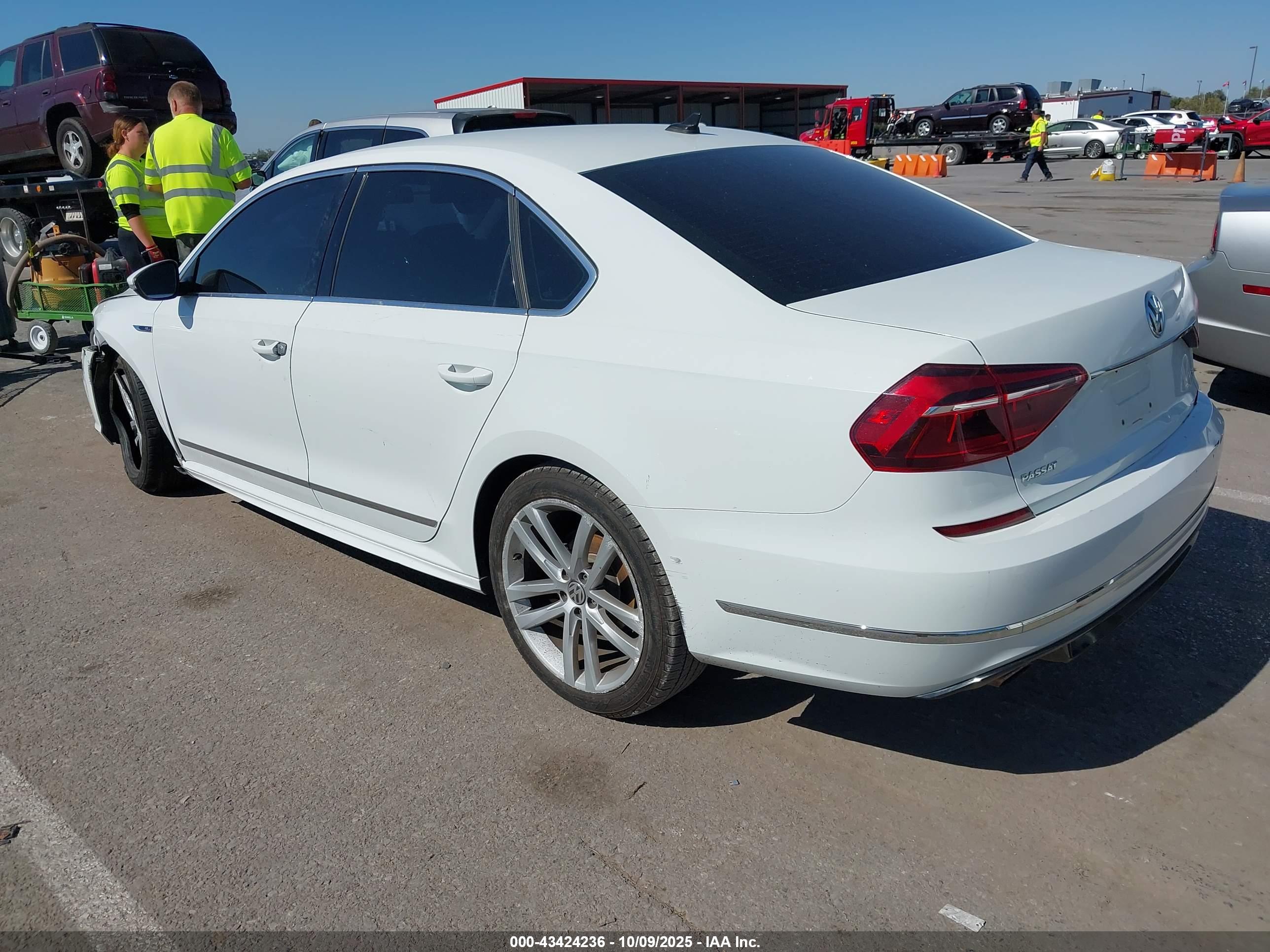VOLKSWAGEN PASSAT image 3