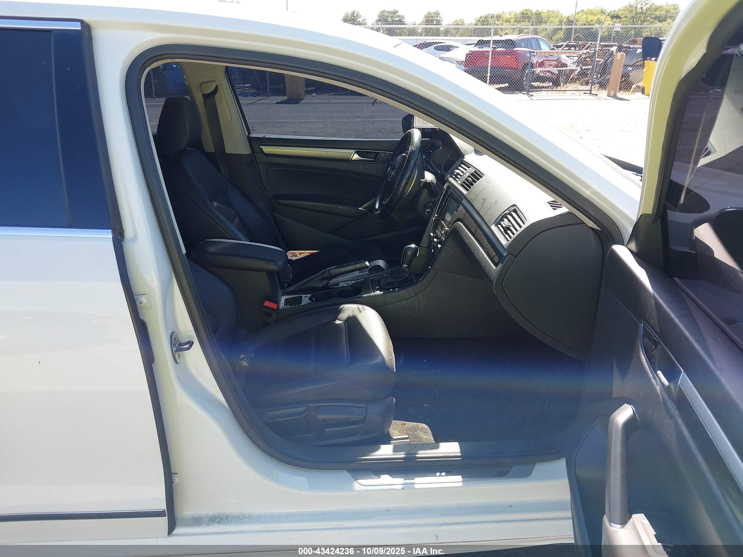 VOLKSWAGEN PASSAT image 5
