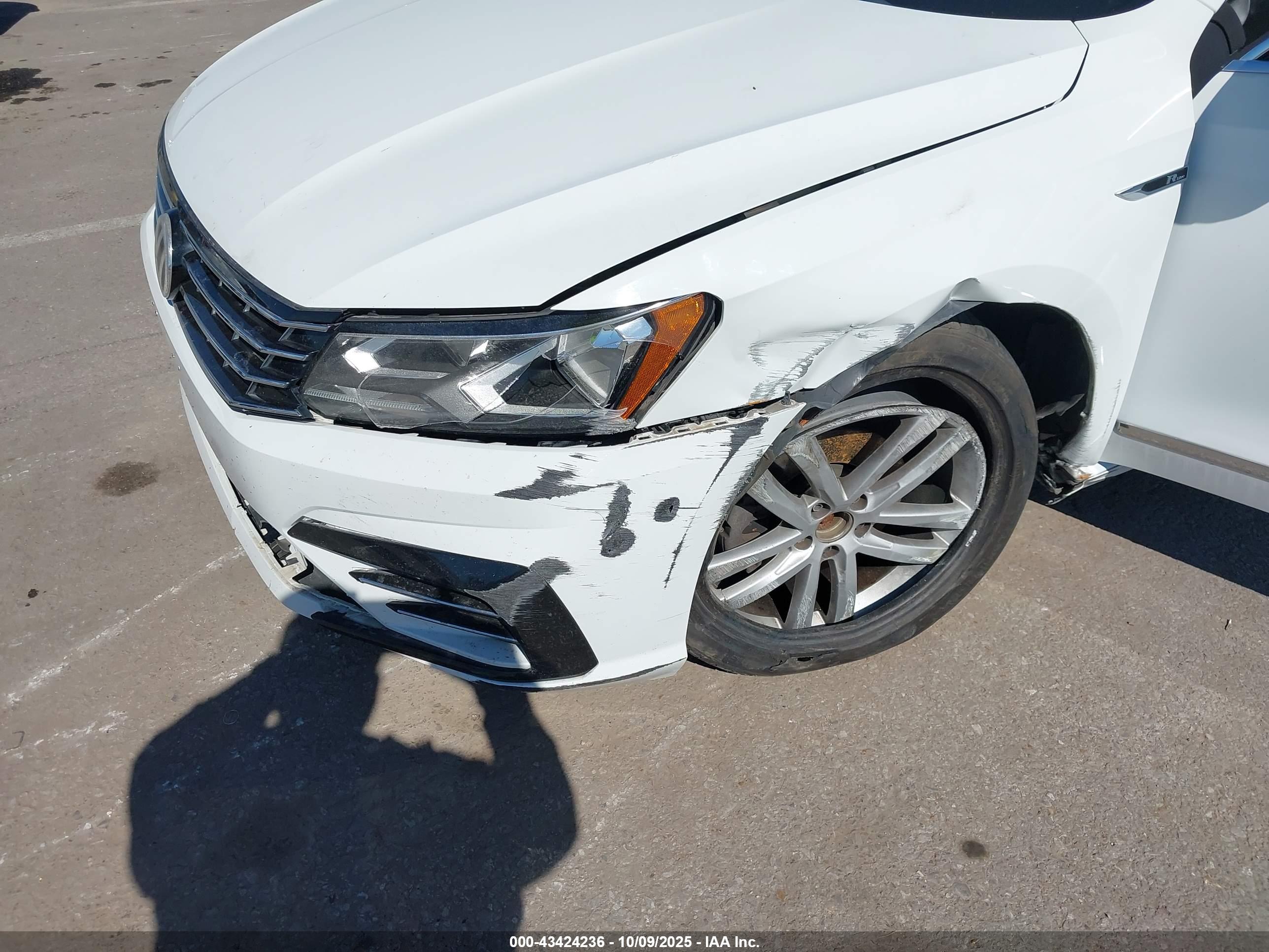 VOLKSWAGEN PASSAT image 6