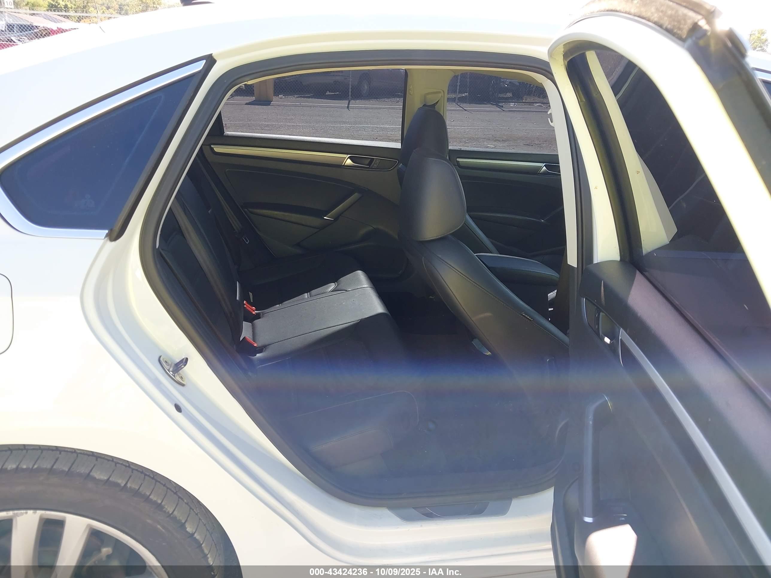 VOLKSWAGEN PASSAT image 8