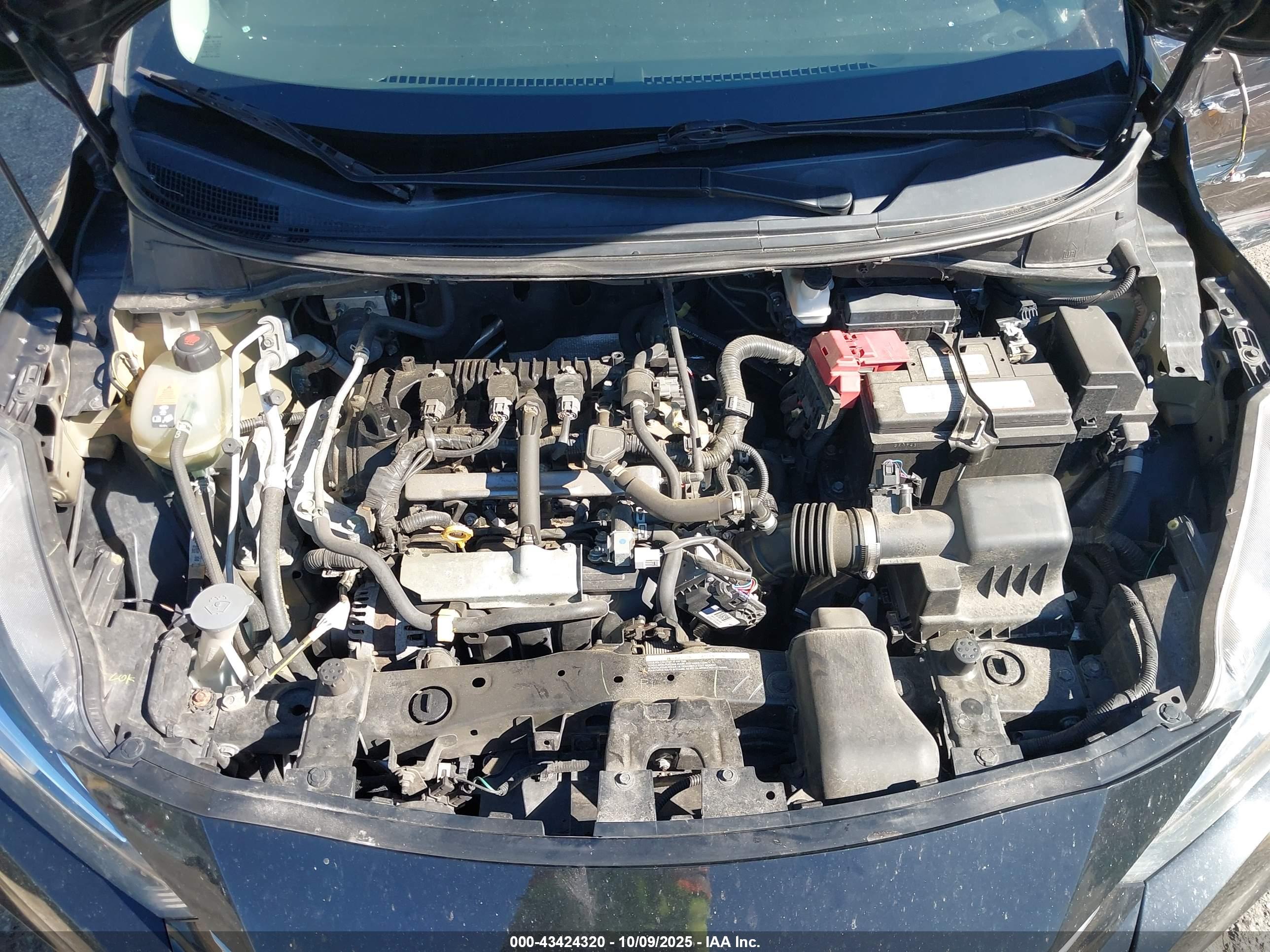 NISSAN VERSA image 10