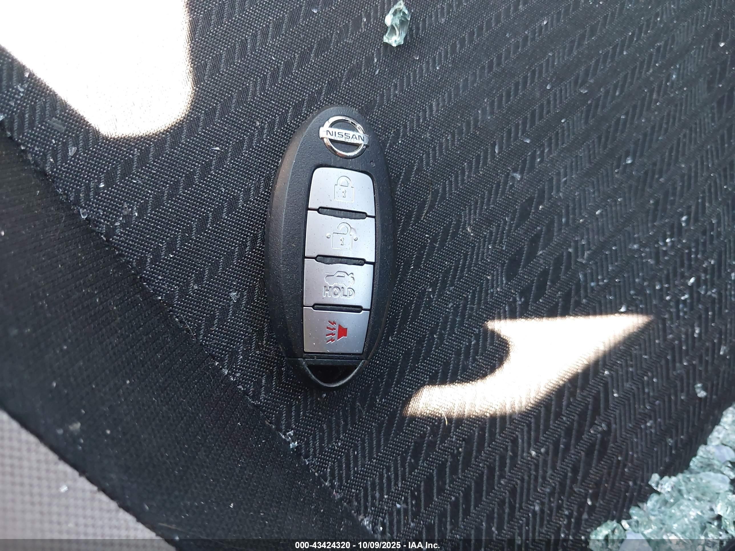 NISSAN VERSA image 11