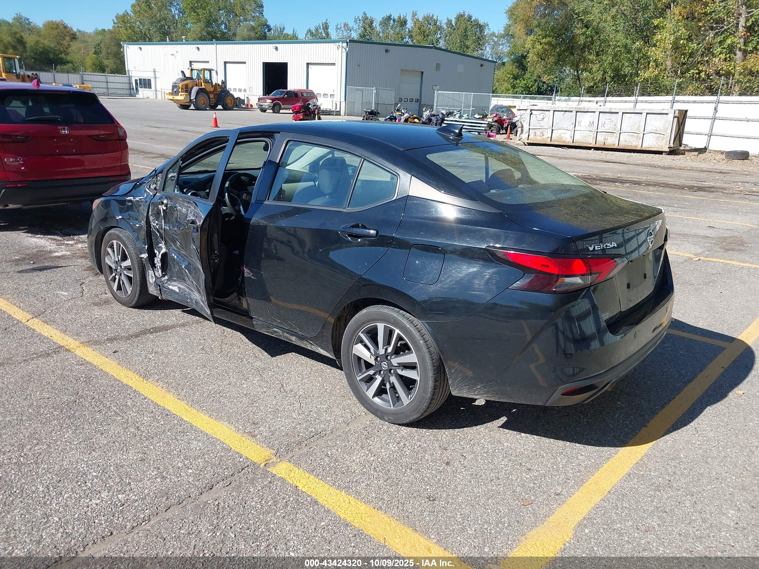NISSAN VERSA image 3