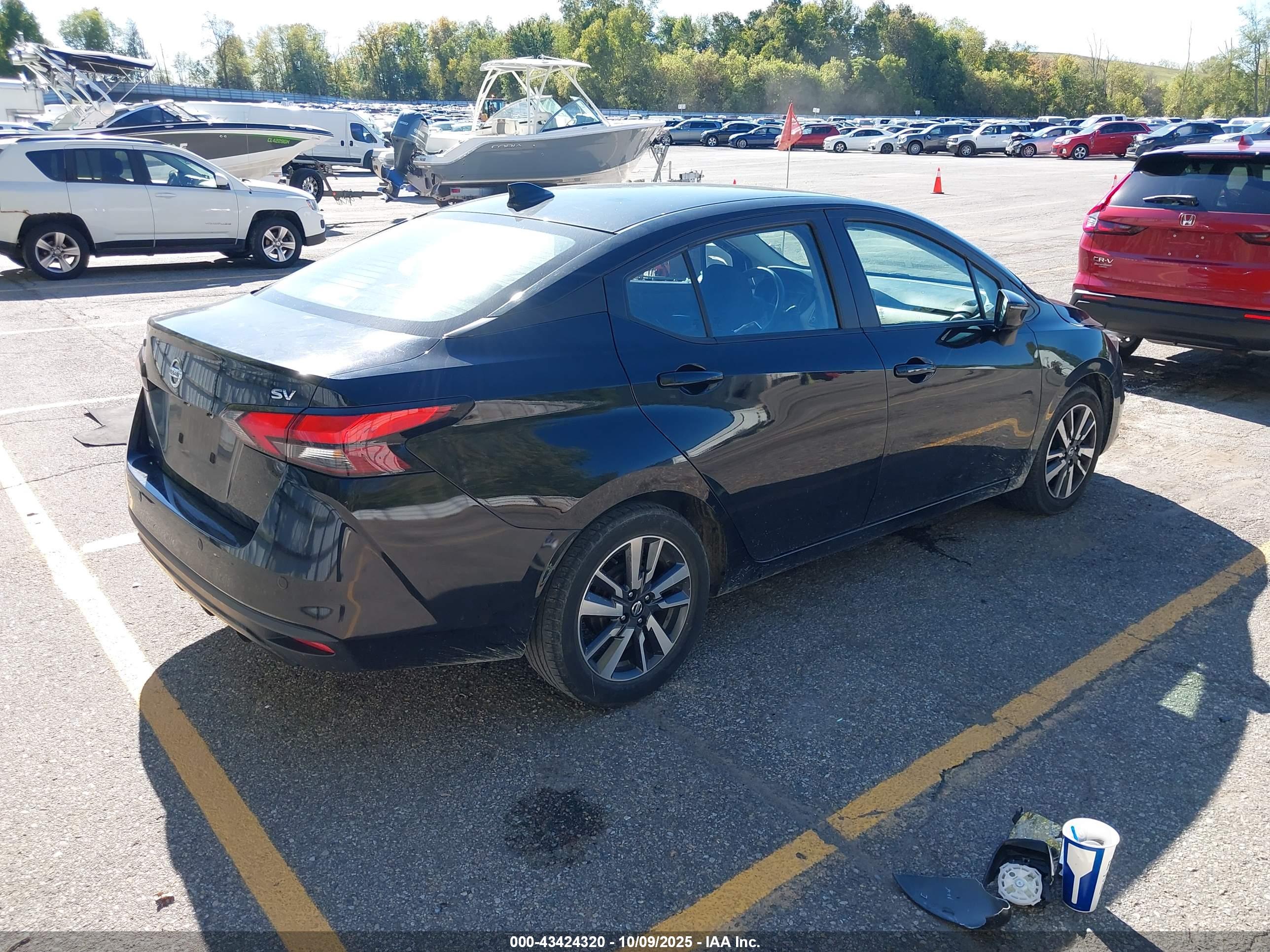 NISSAN VERSA image 4