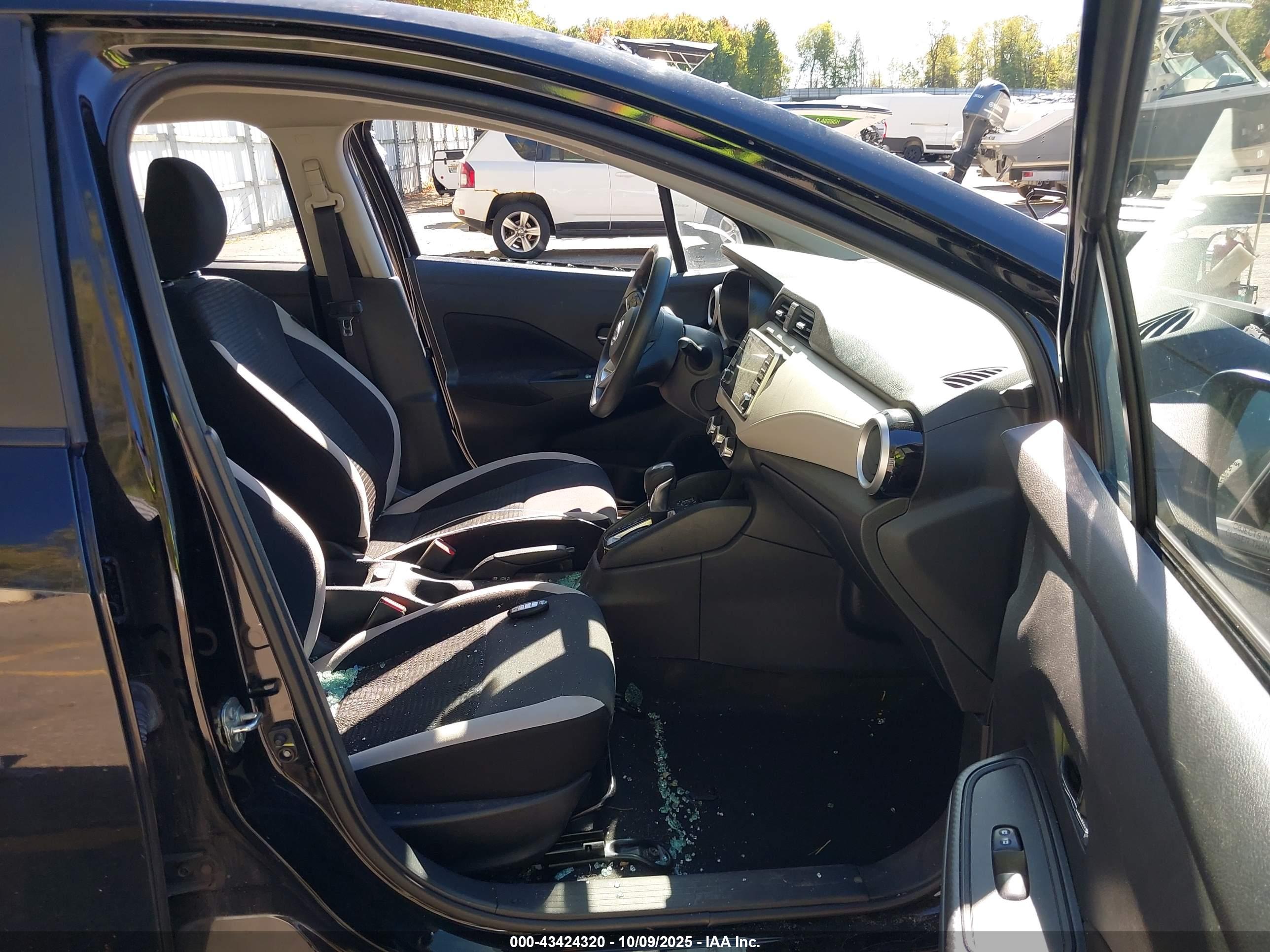 NISSAN VERSA image 5