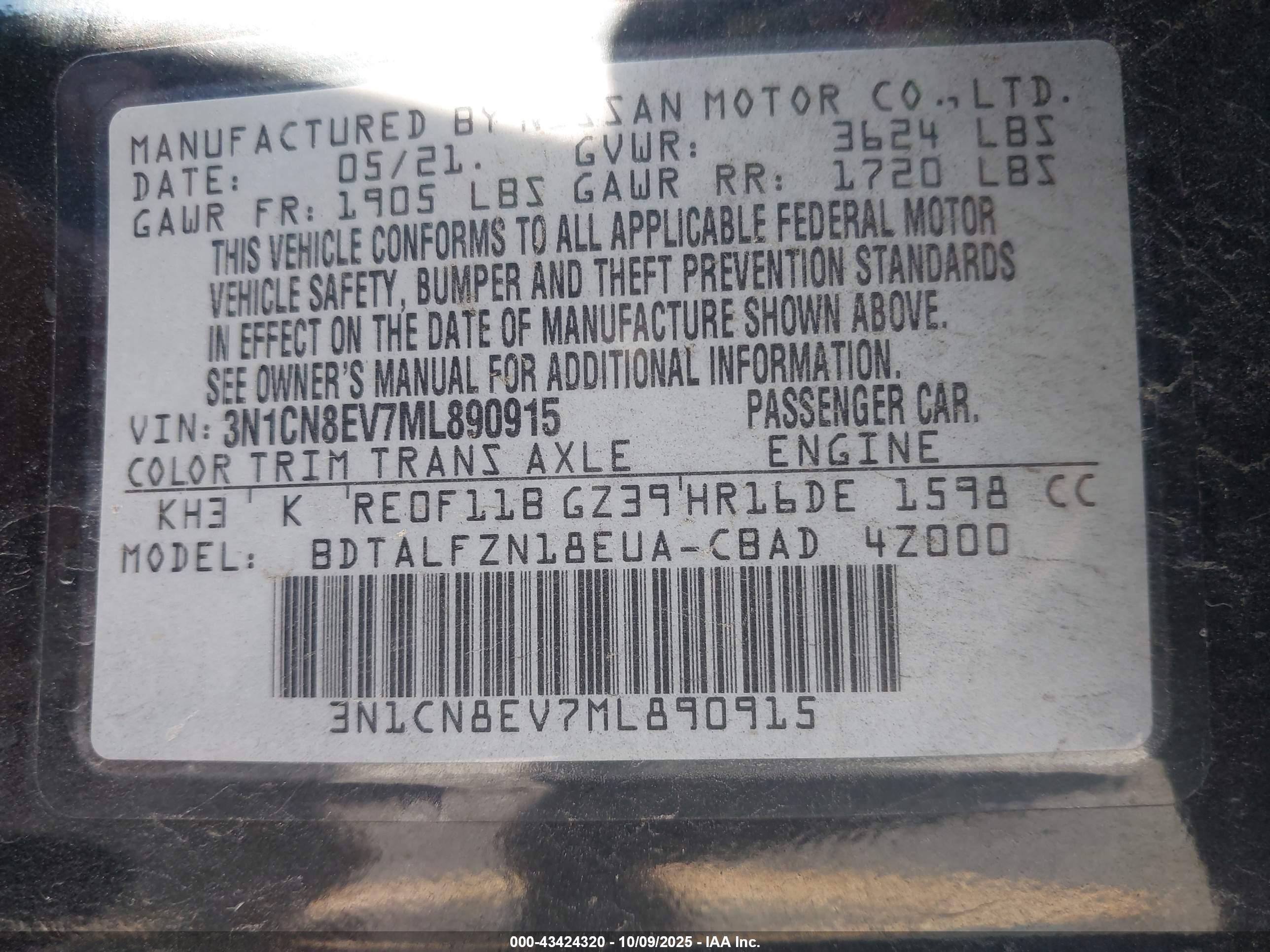 NISSAN VERSA image 9