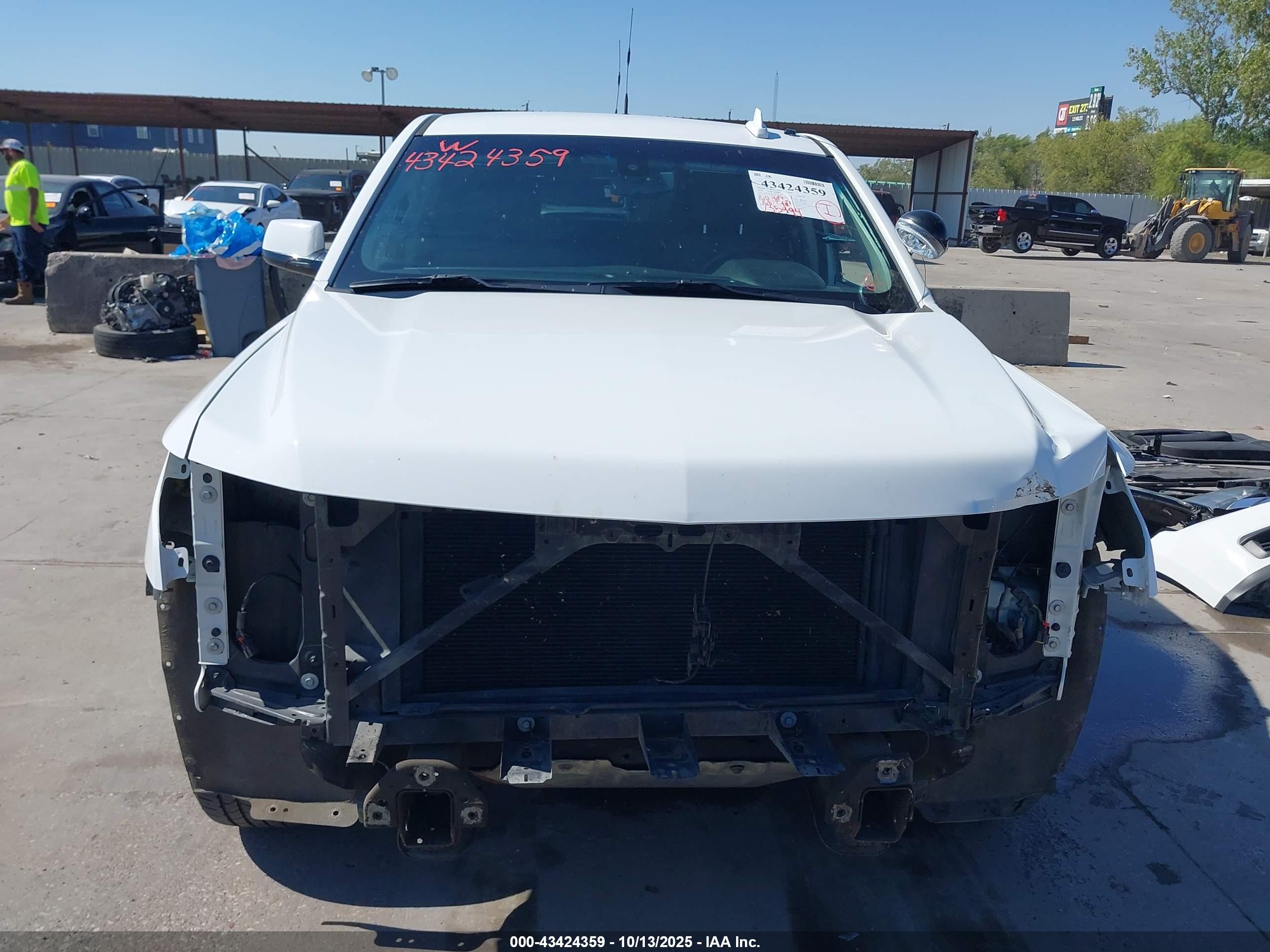 CHEVROLET TAHOE image 6