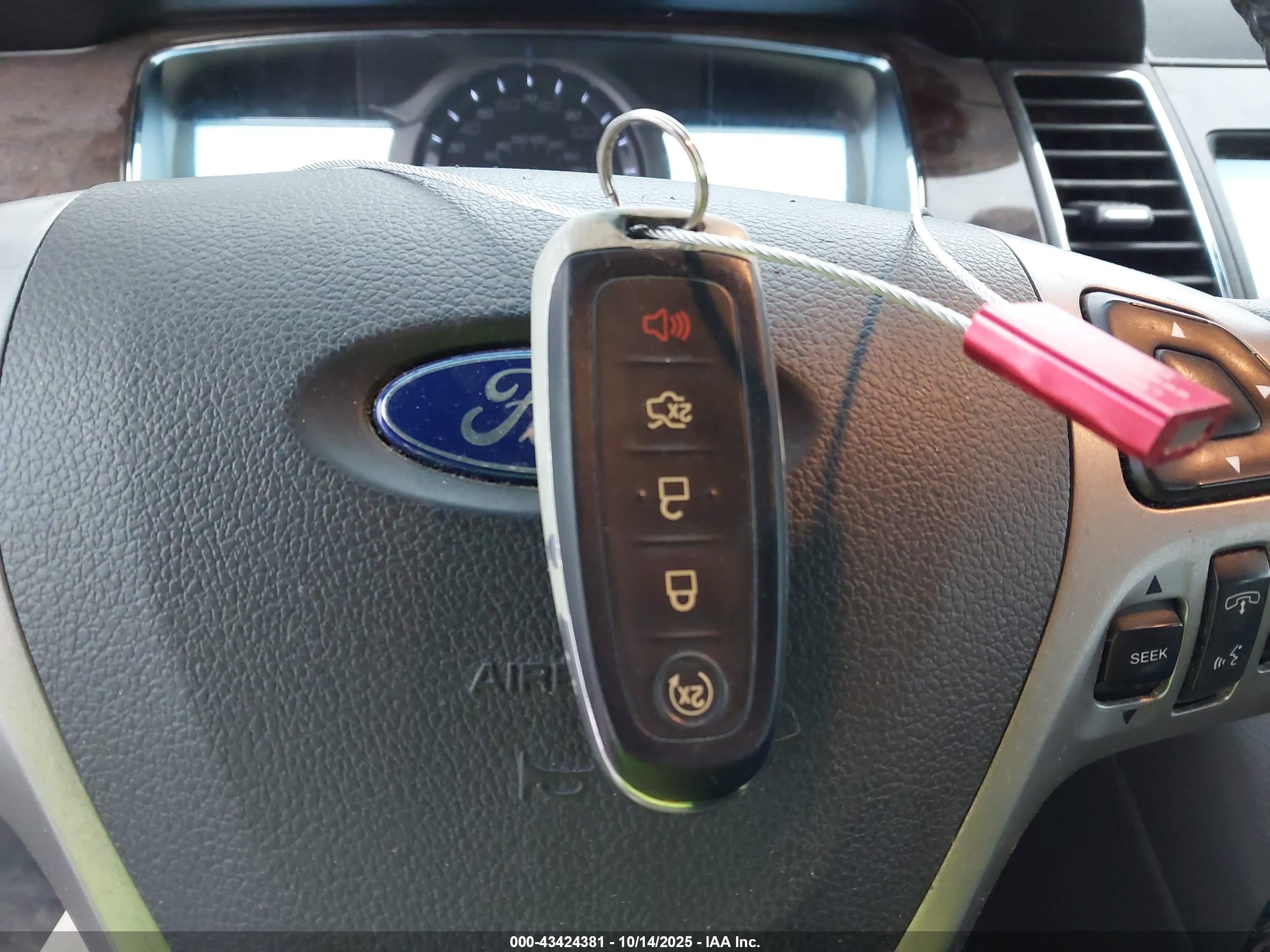 FORD TAURUS image 11