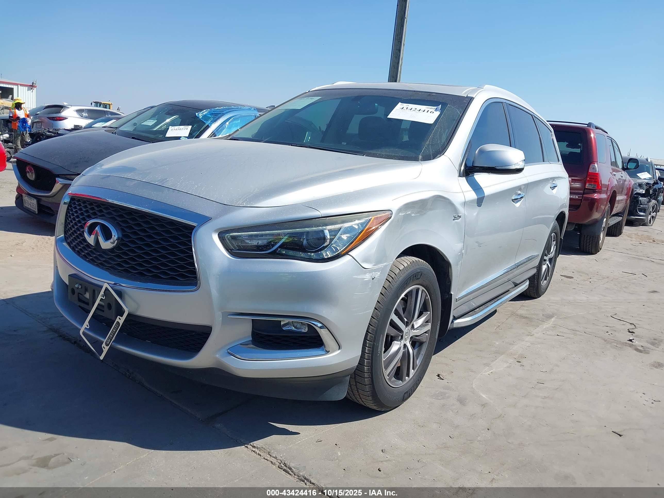 INFINITI QX60 image 2