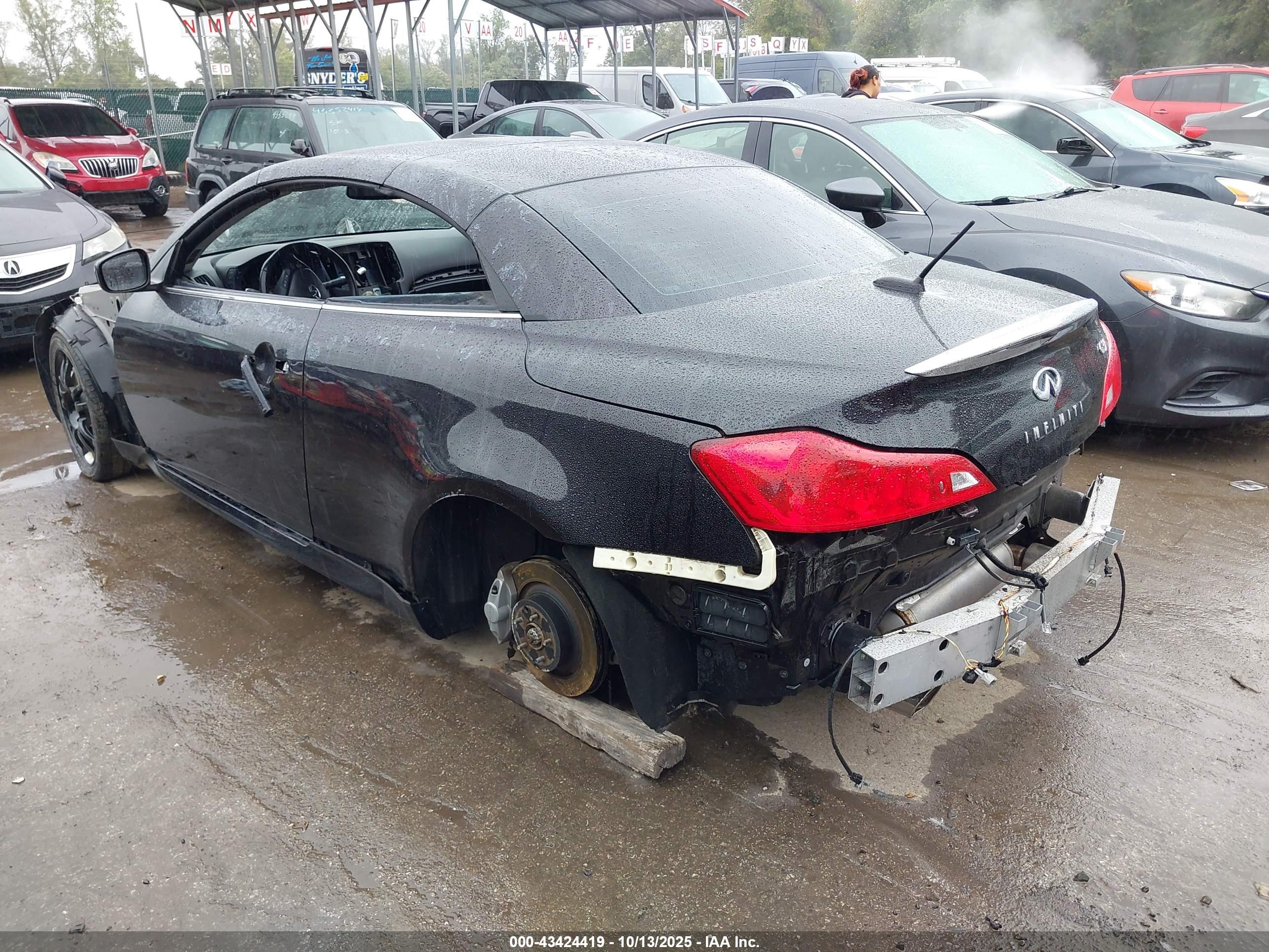 INFINITI G37 image 3