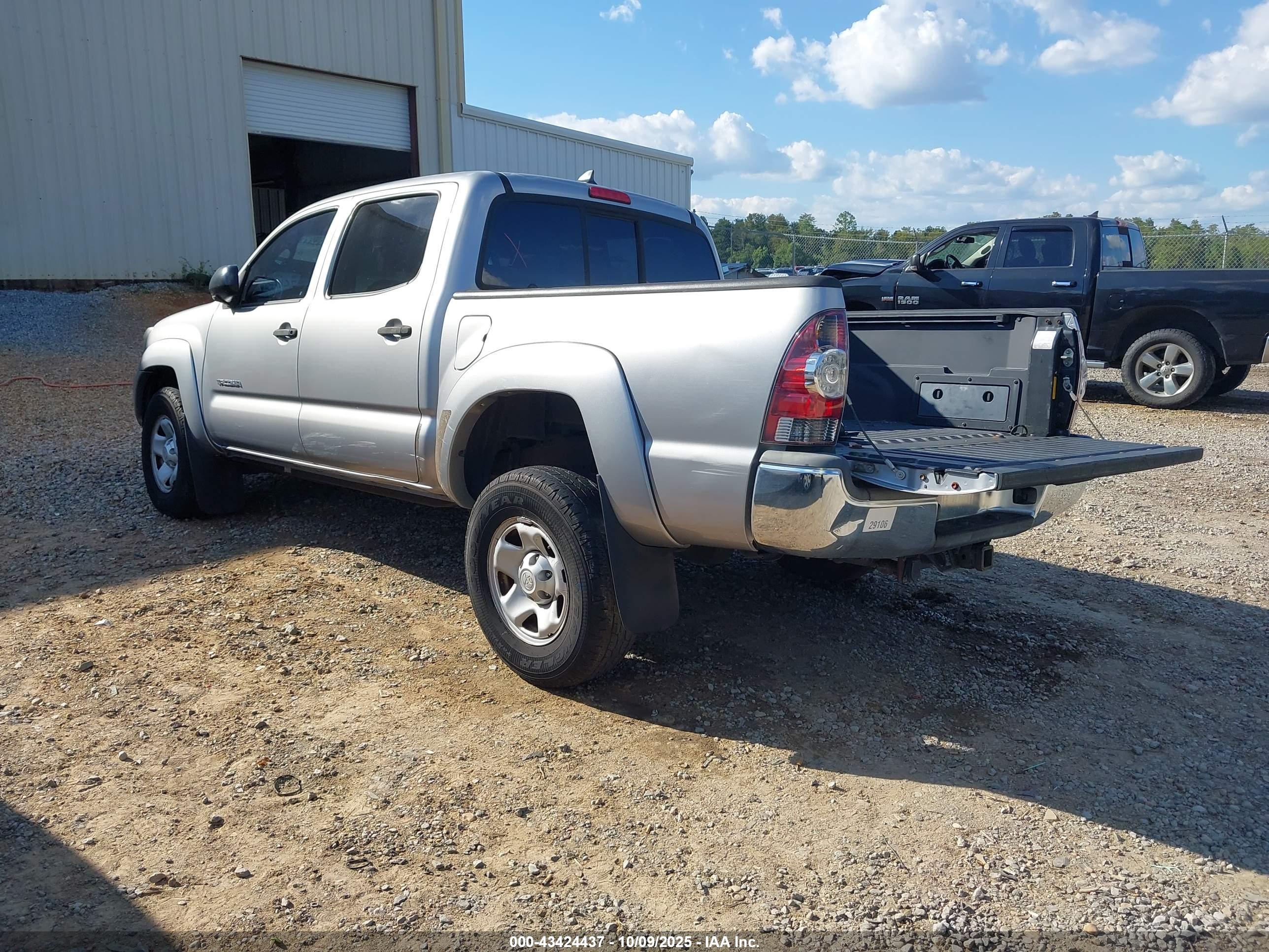 TOYOTA TACOMA image 3