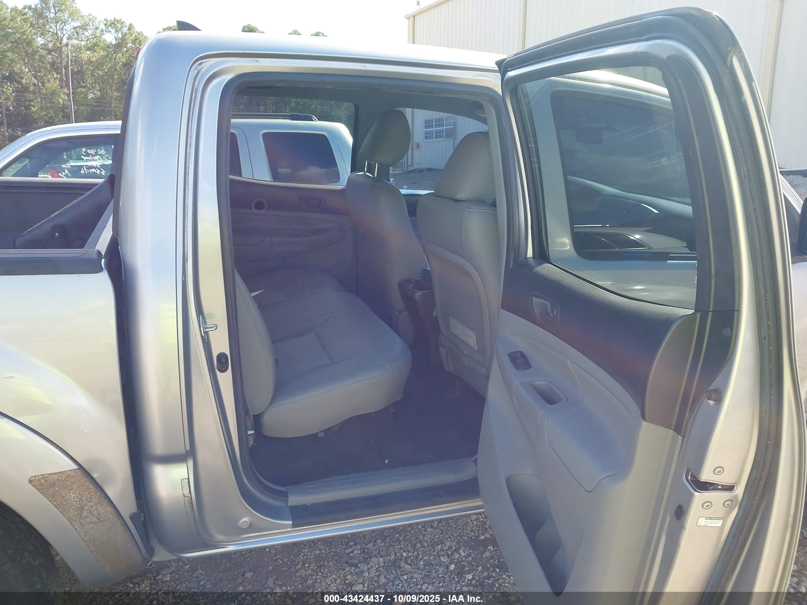 TOYOTA TACOMA image 8