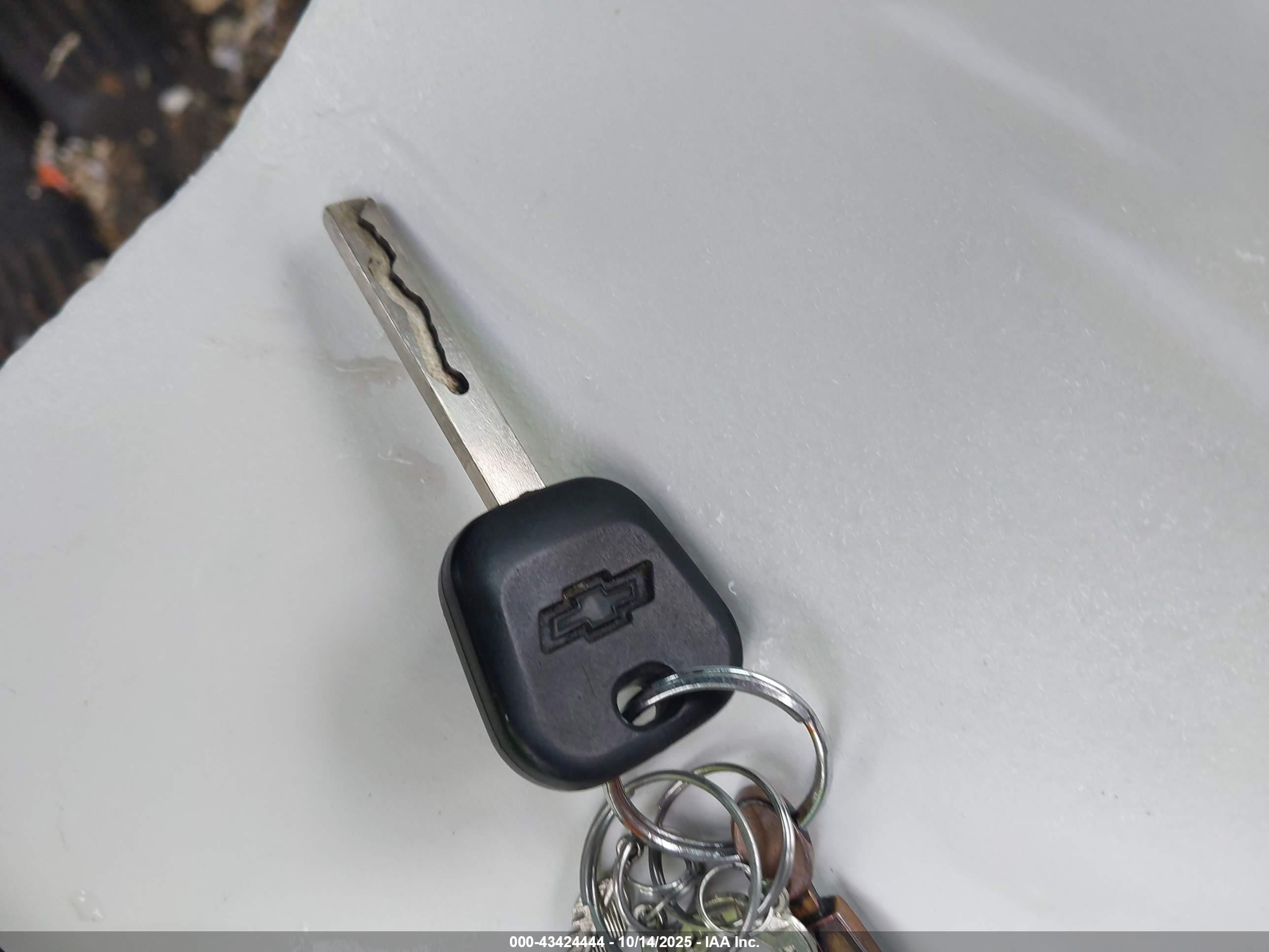 CHEVROLET SILVERADO image 11
