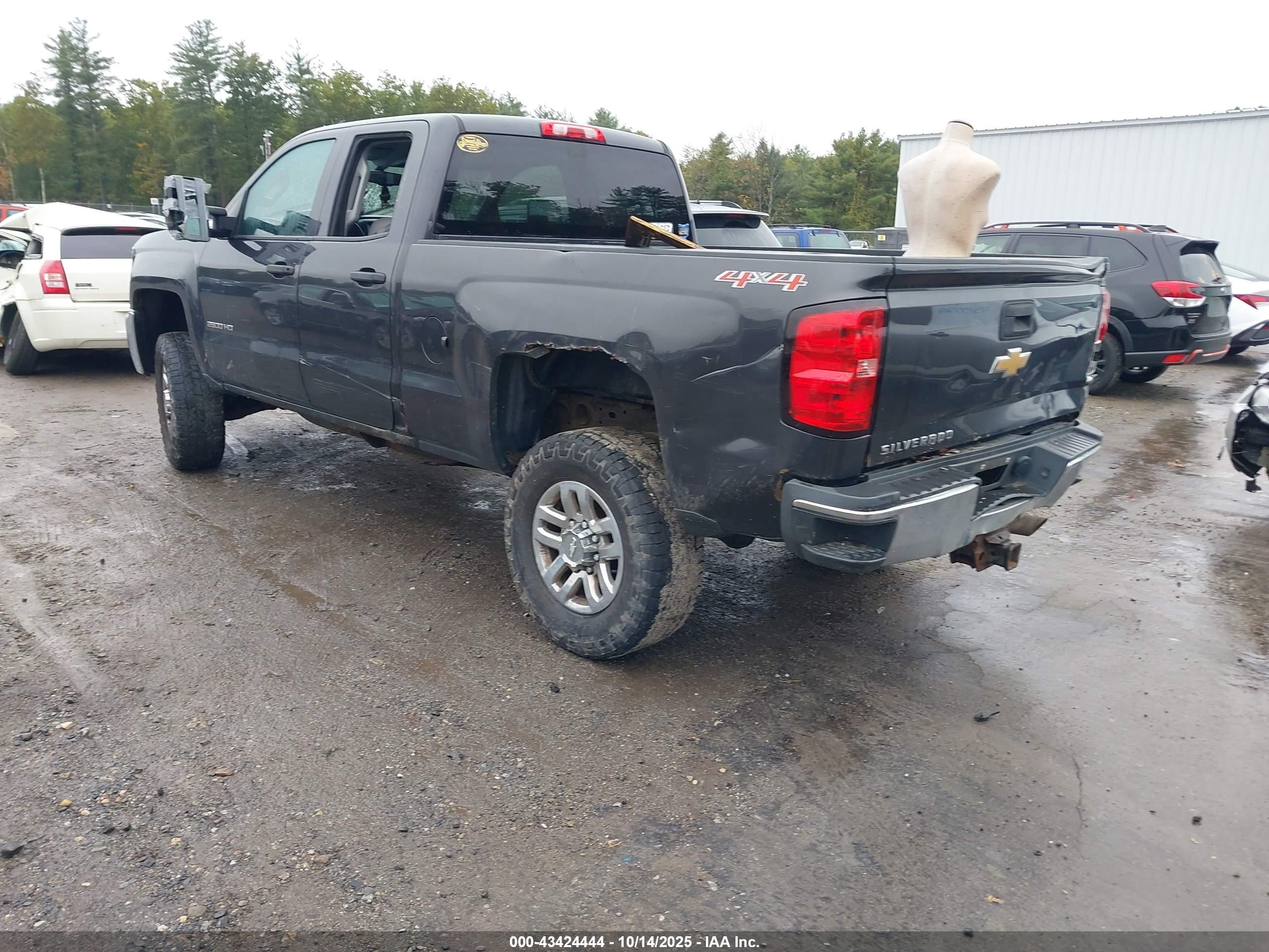 CHEVROLET SILVERADO image 3