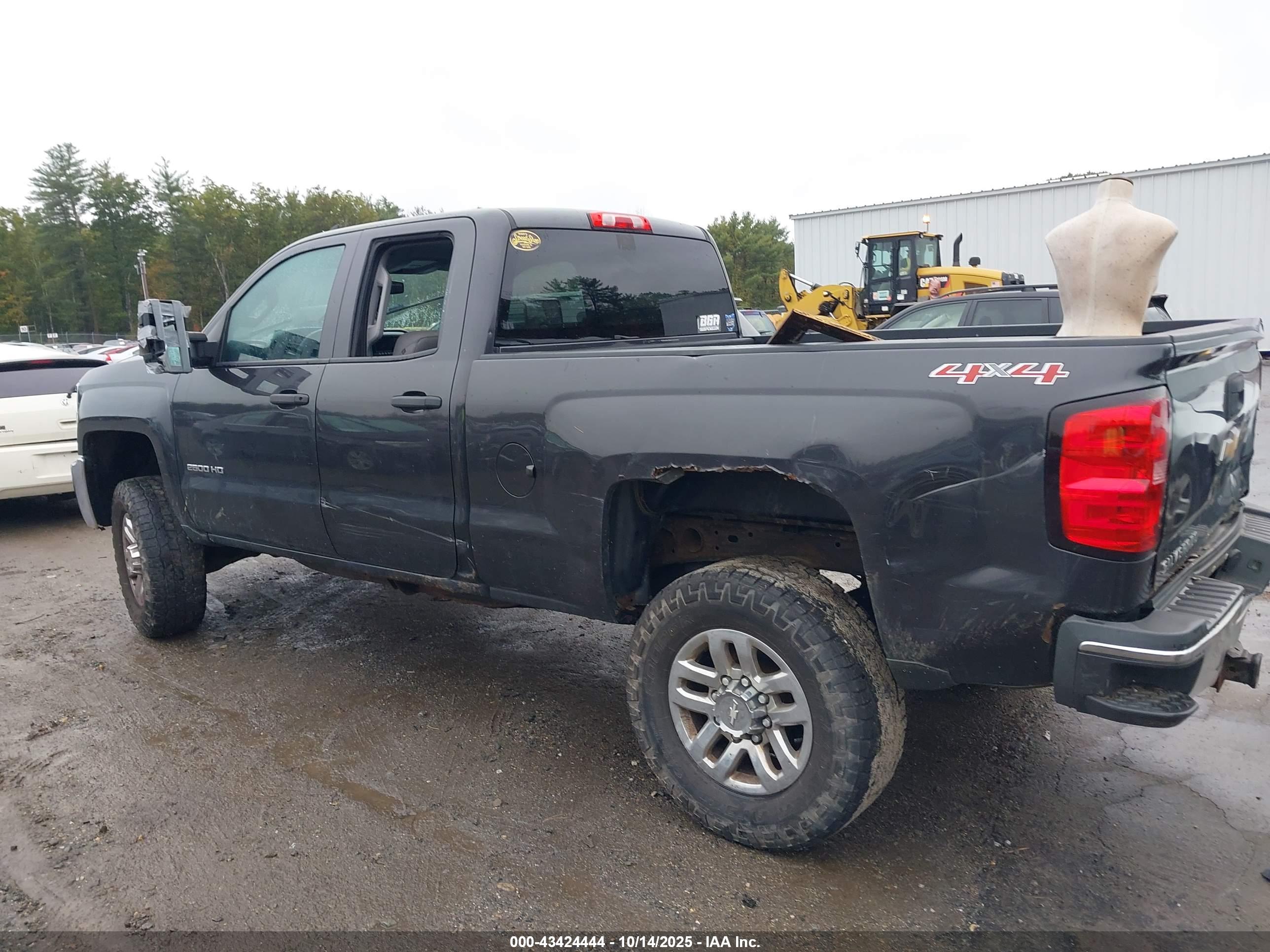 CHEVROLET SILVERADO image 6