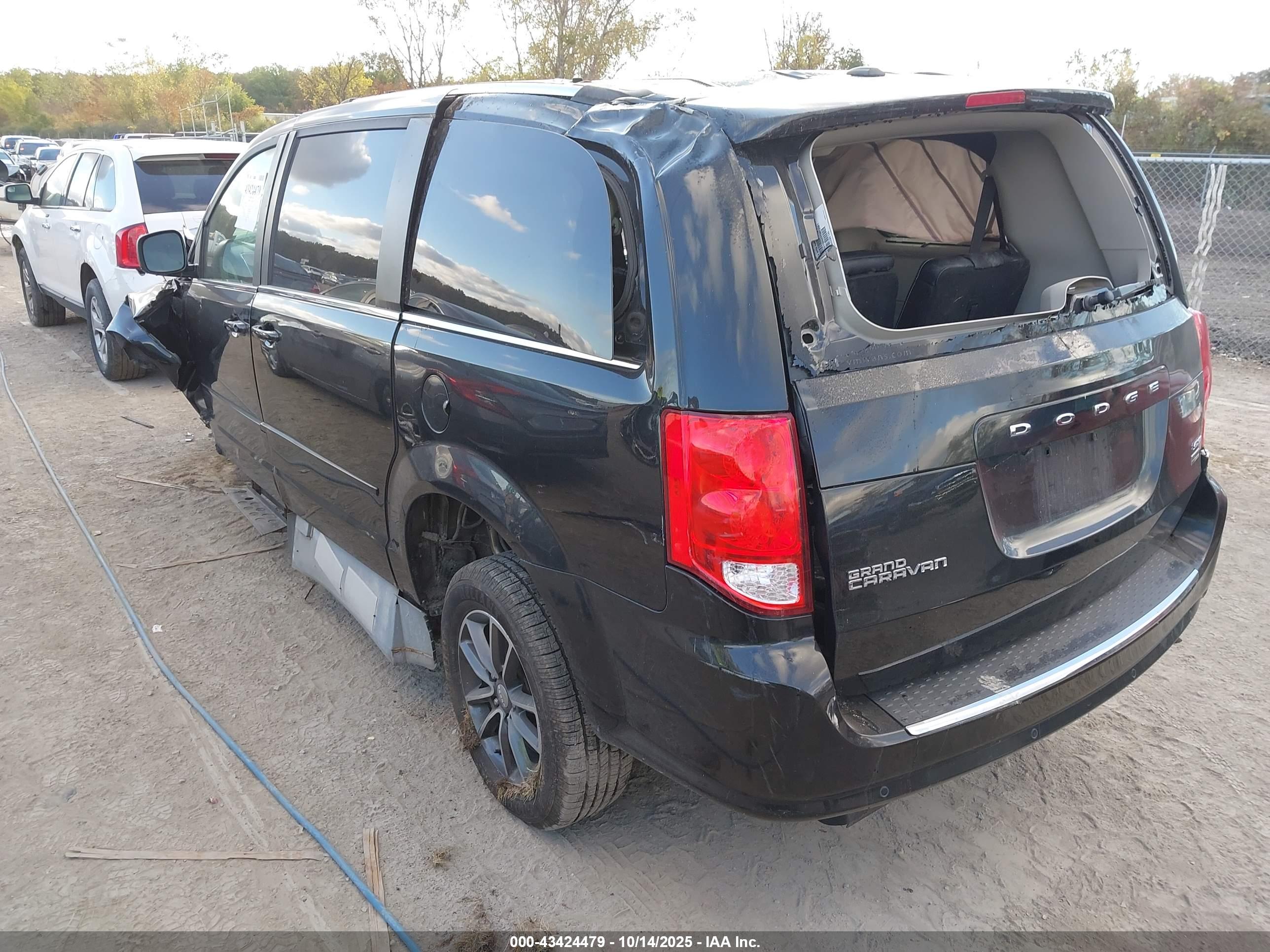 DODGE GRAND image 3