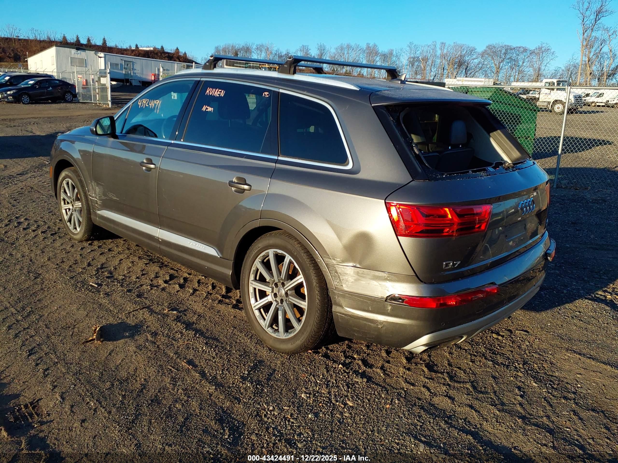 AUDI Q7 image 3