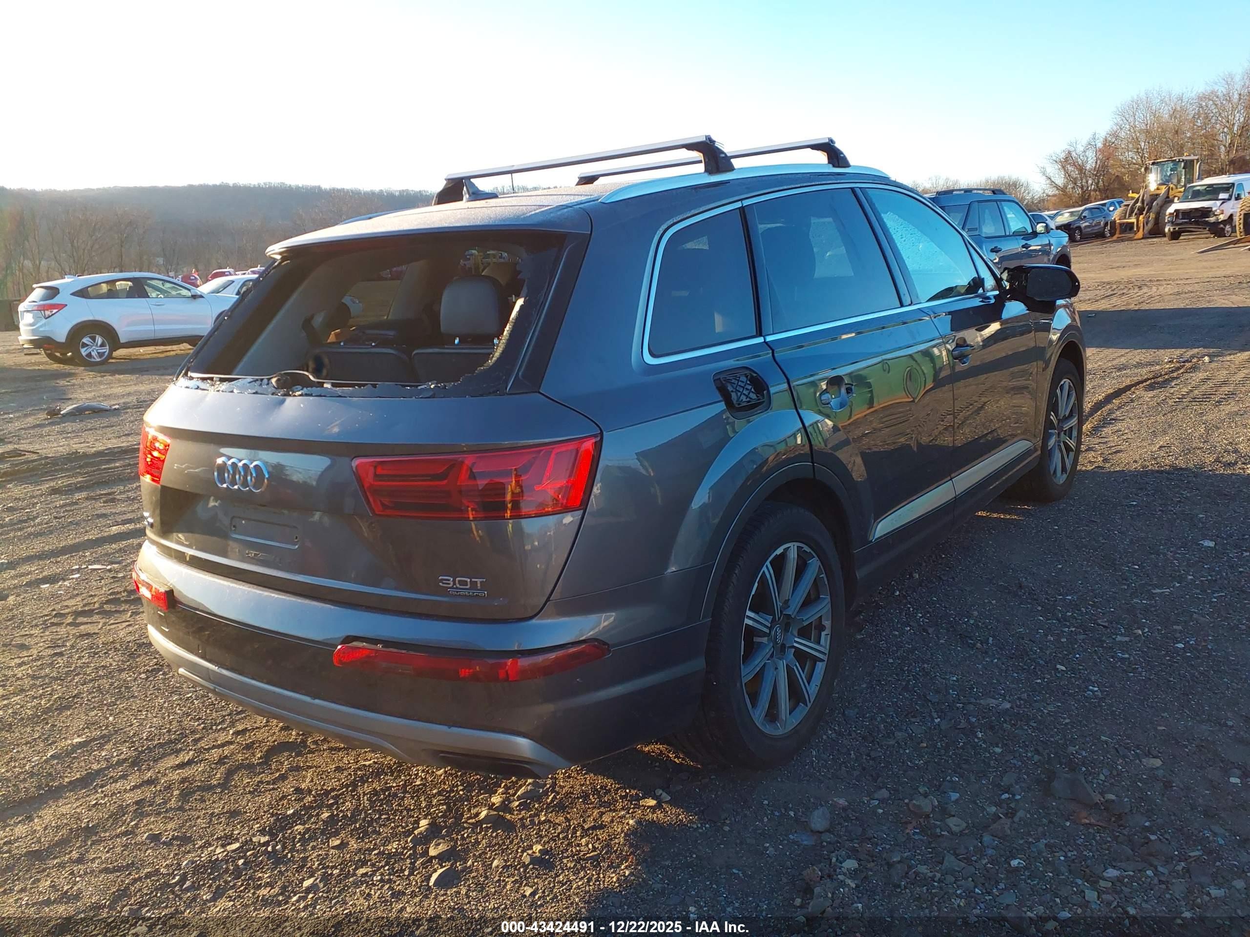 AUDI Q7 image 4