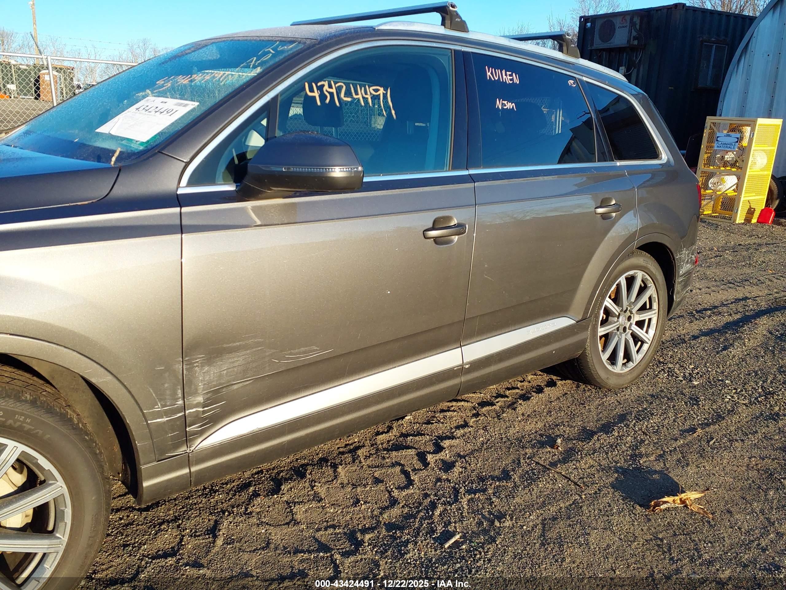 AUDI Q7 image 6