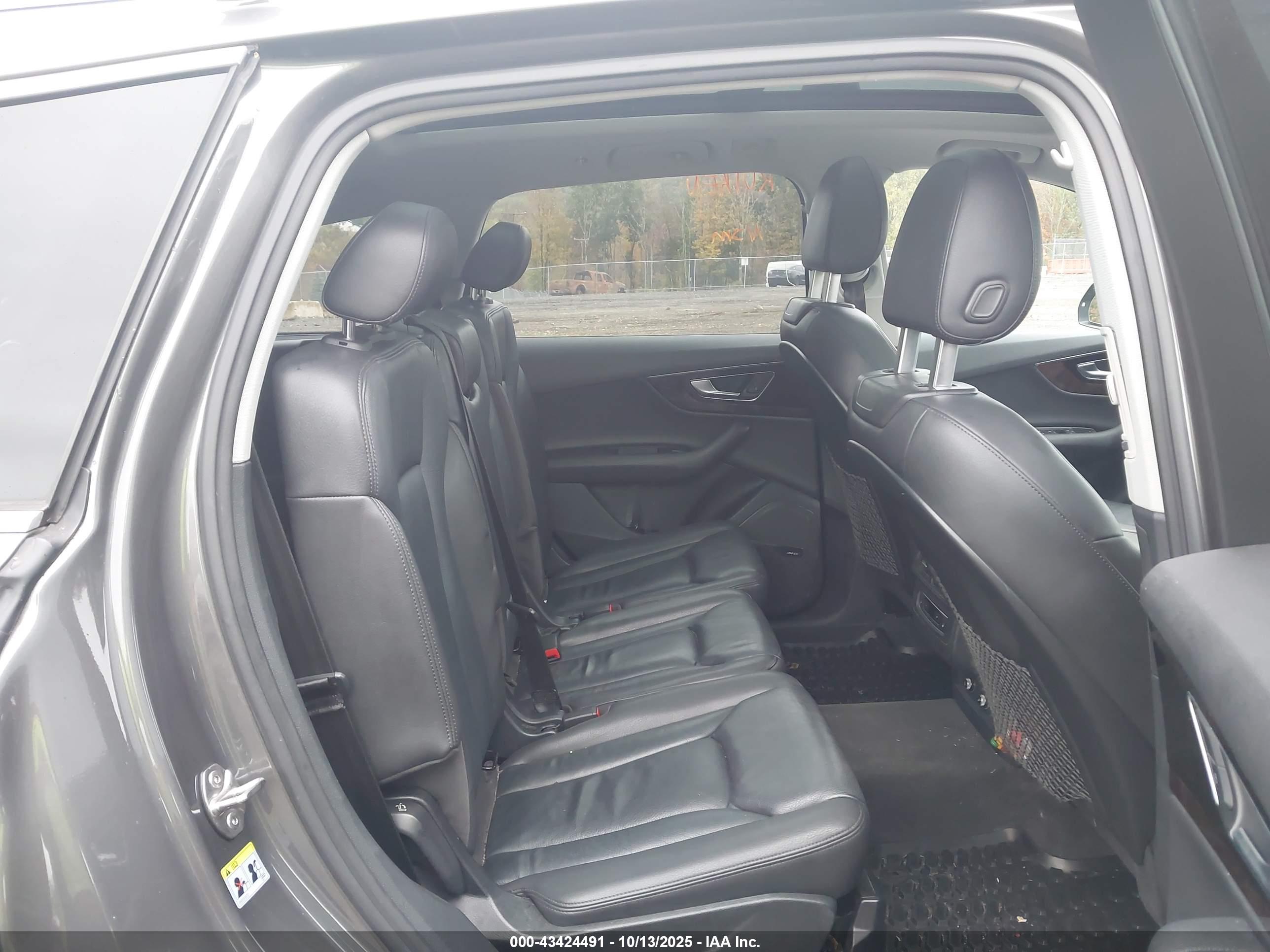 AUDI Q7 image 8