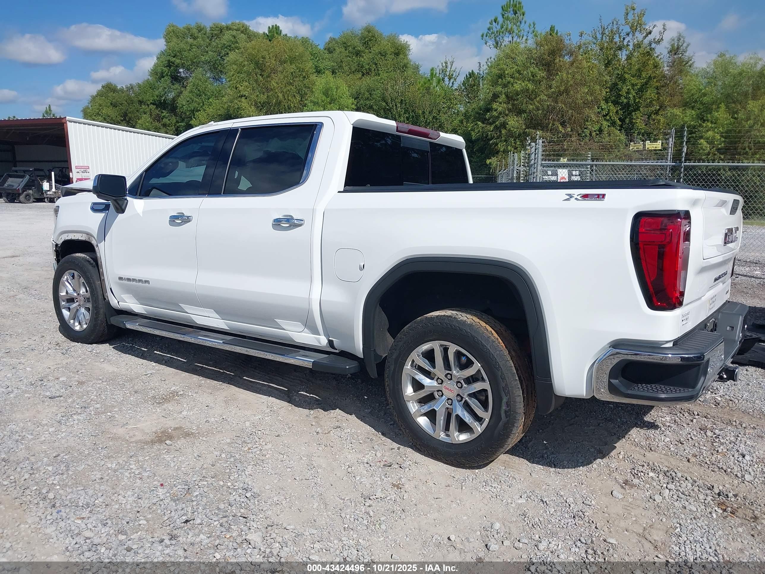 GMC SIERRA image 3