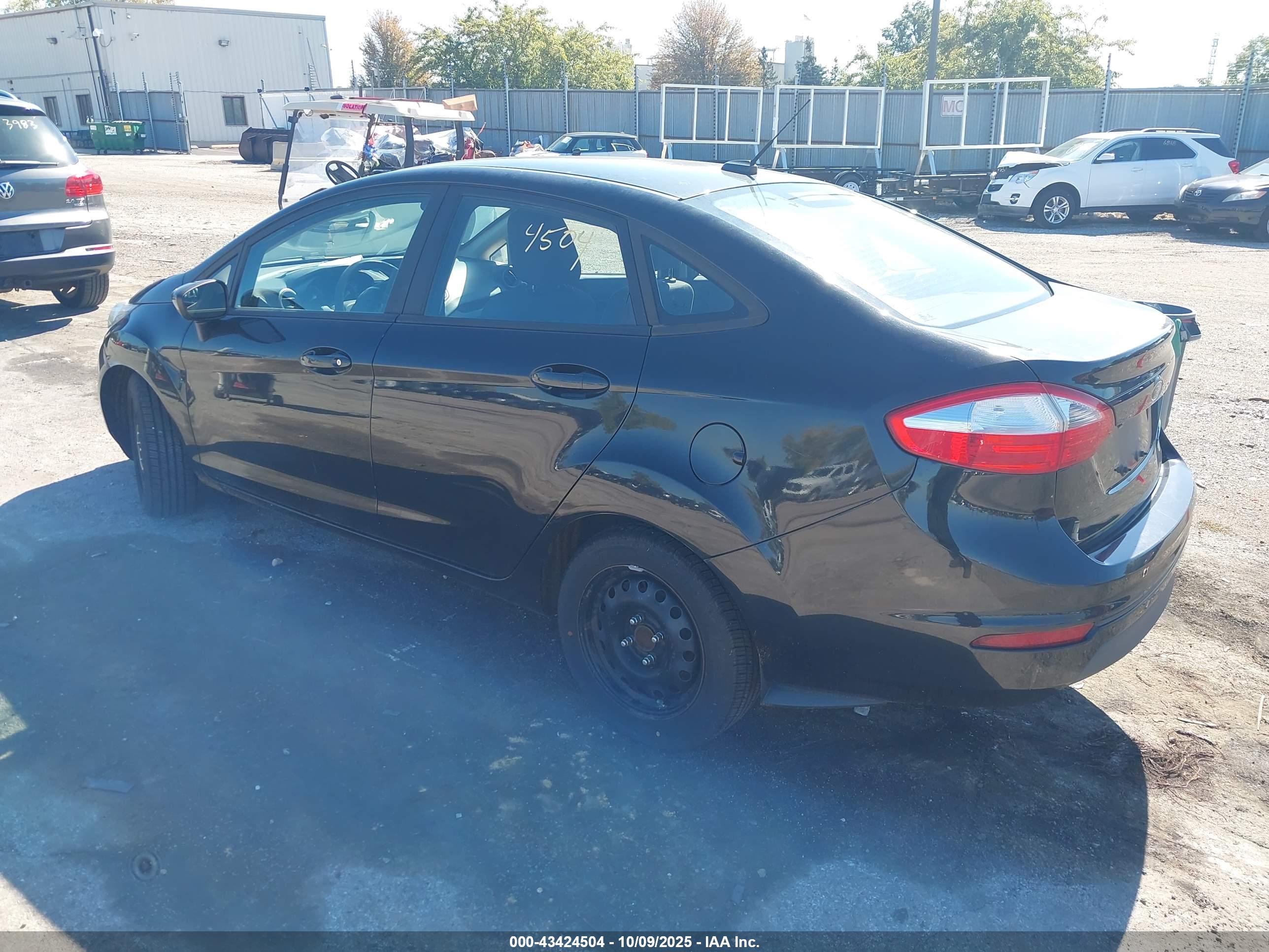 FORD FIESTA image 3