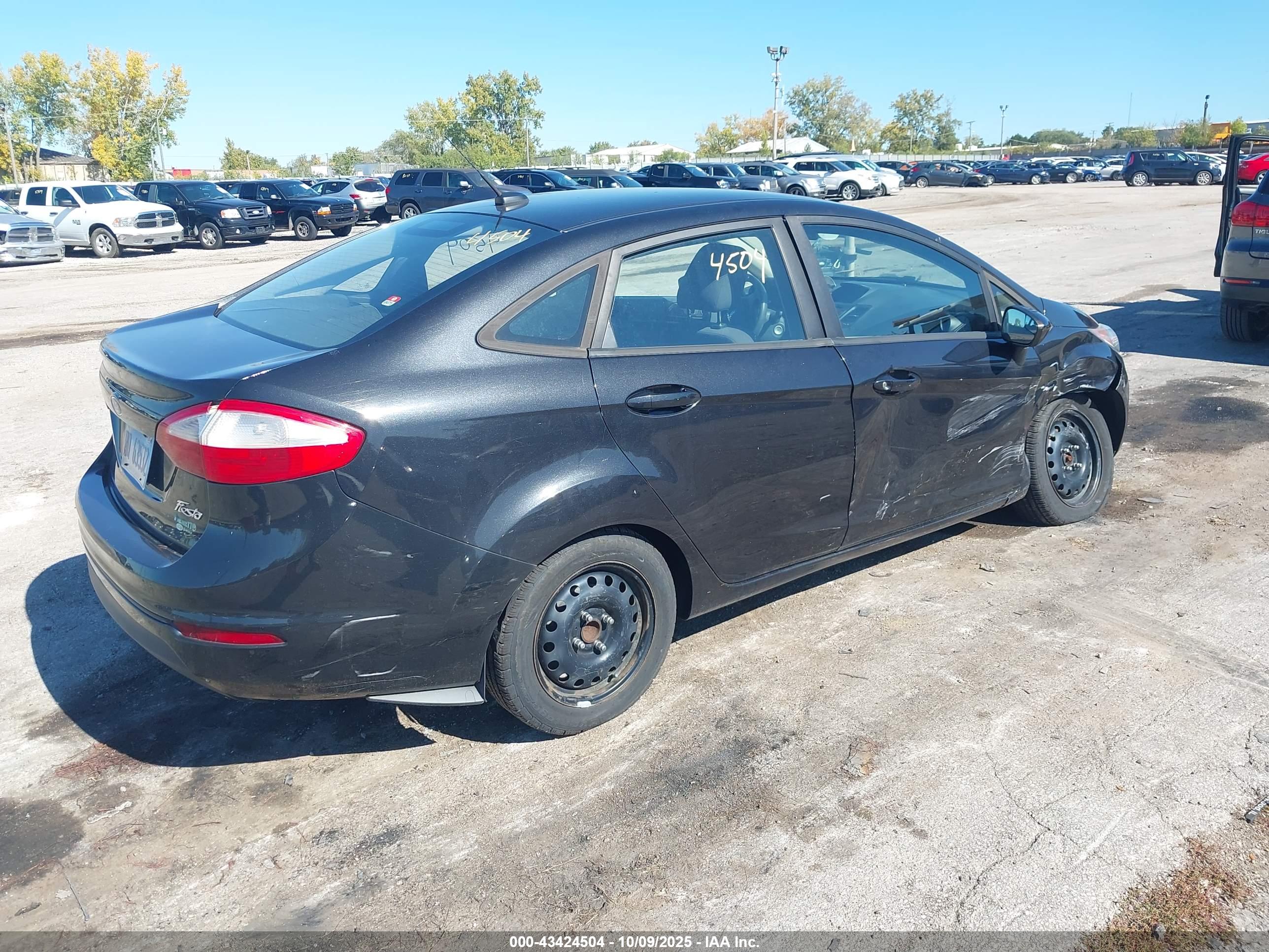FORD FIESTA image 4