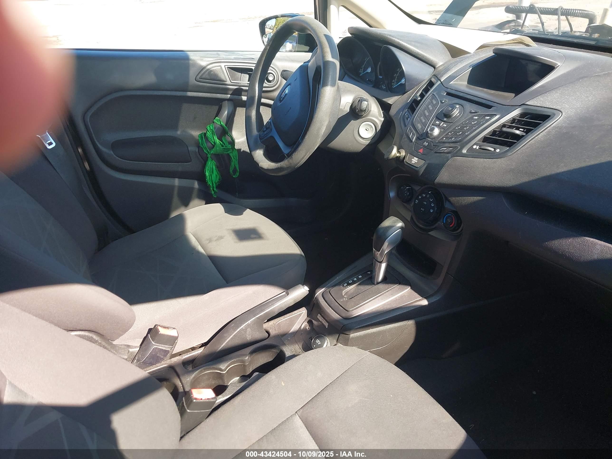 FORD FIESTA image 5