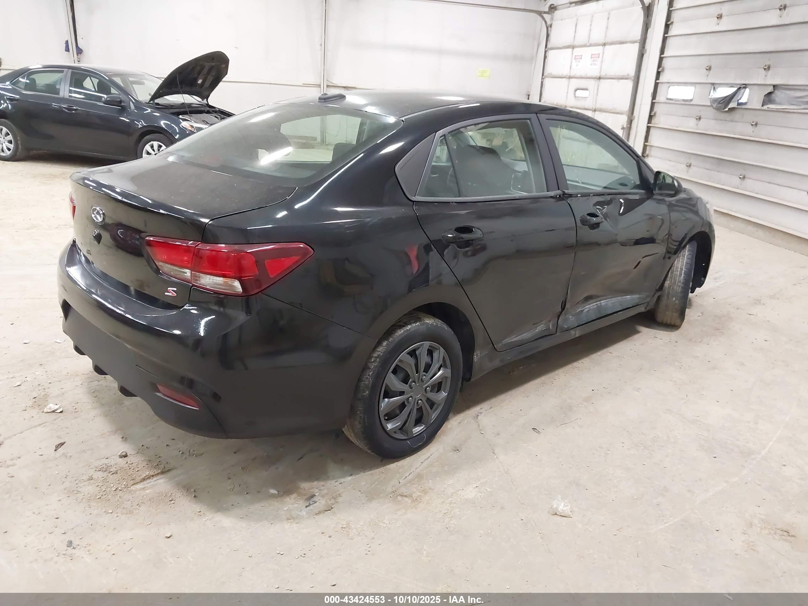 KIA RIO image 4