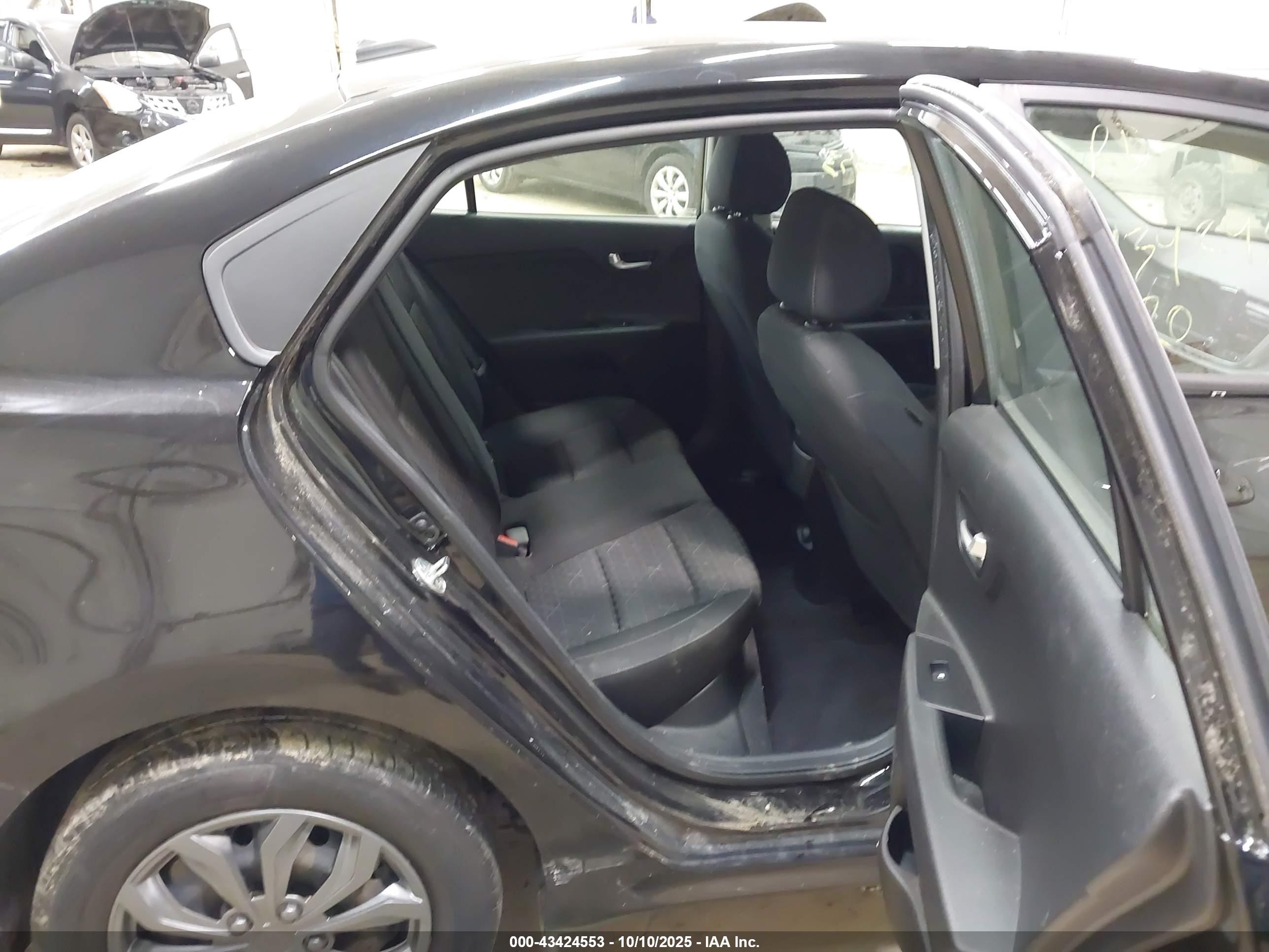 KIA RIO image 8