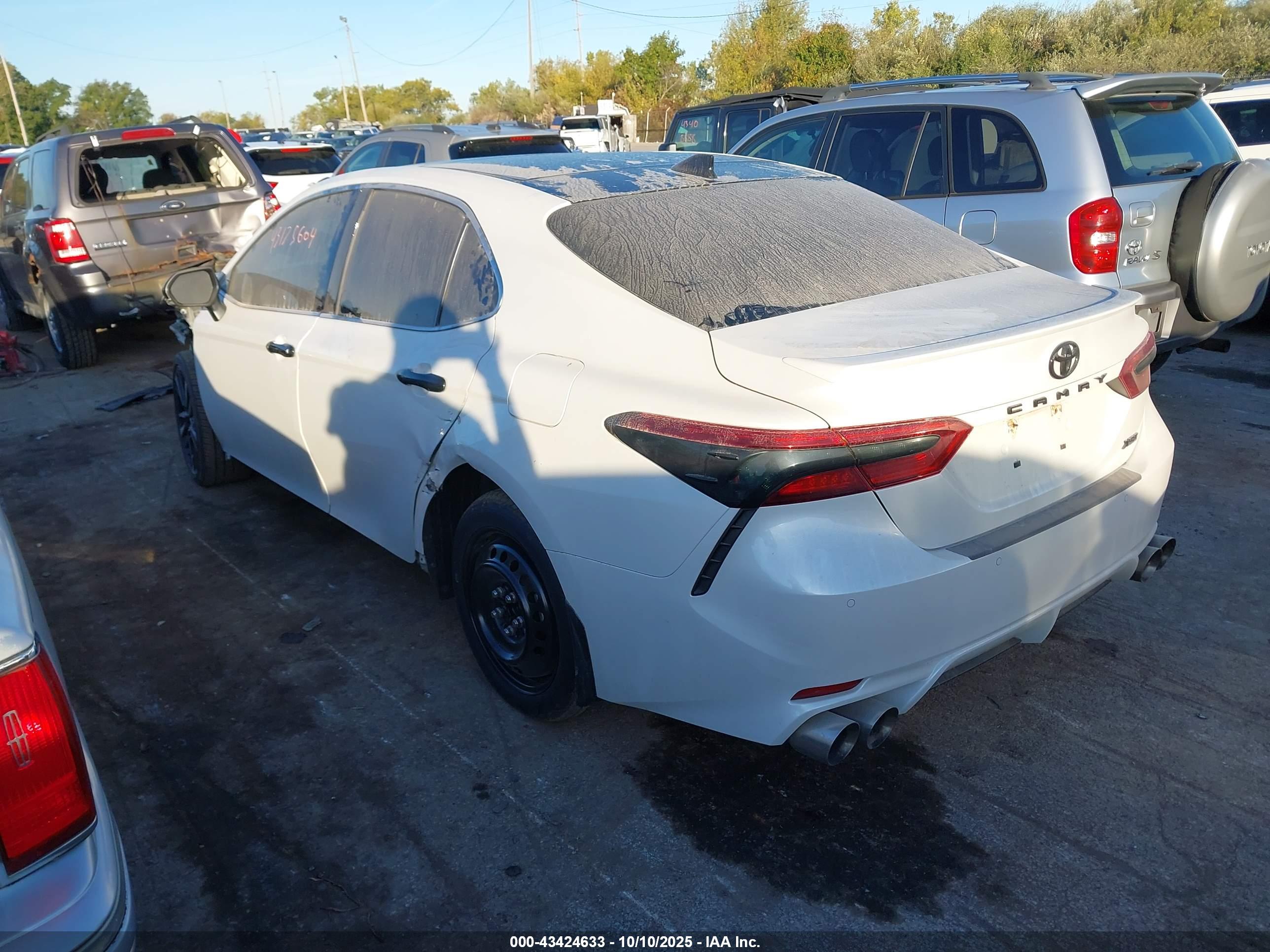 TOYOTA CAMRY image 3
