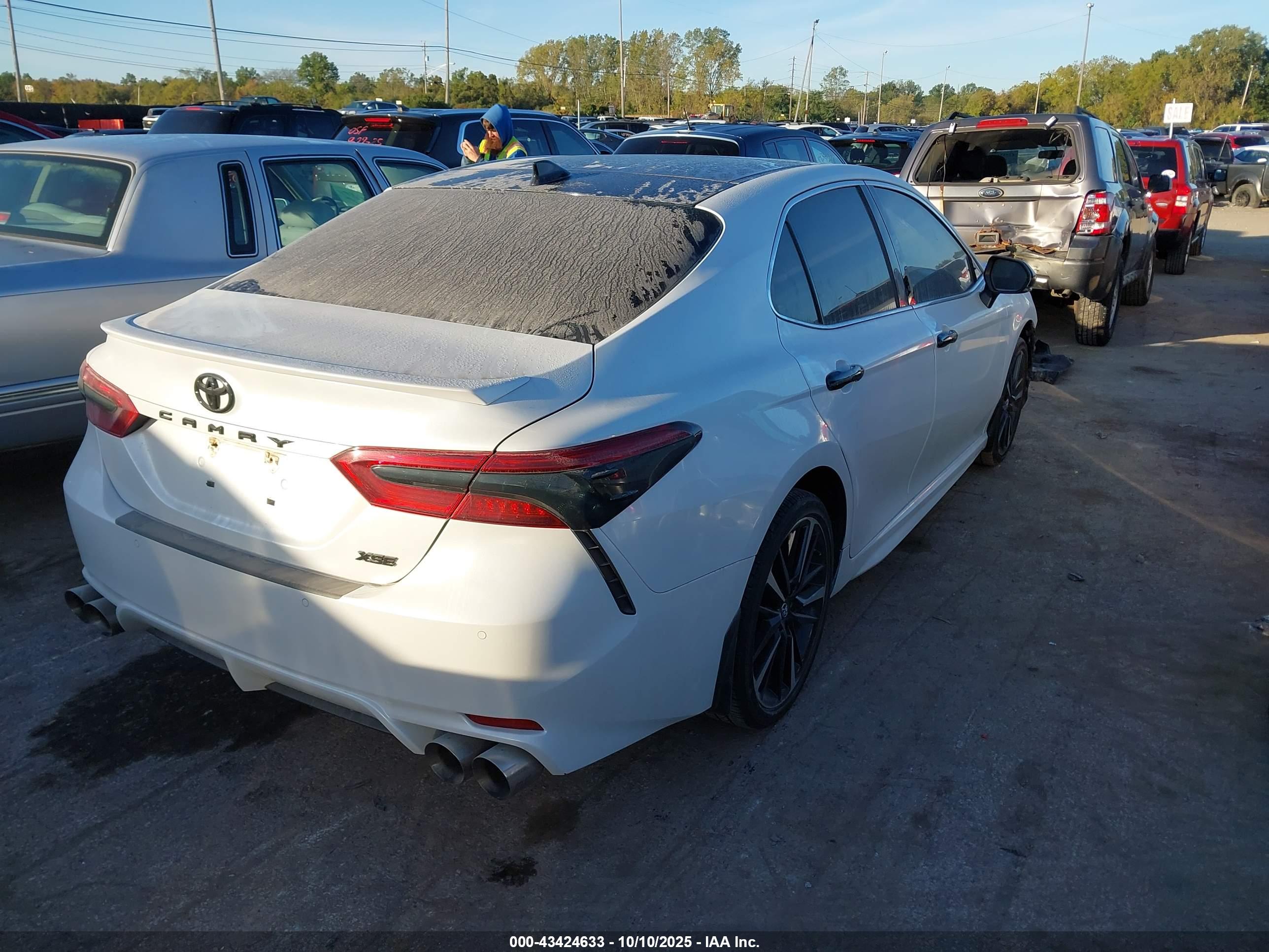 TOYOTA CAMRY image 4