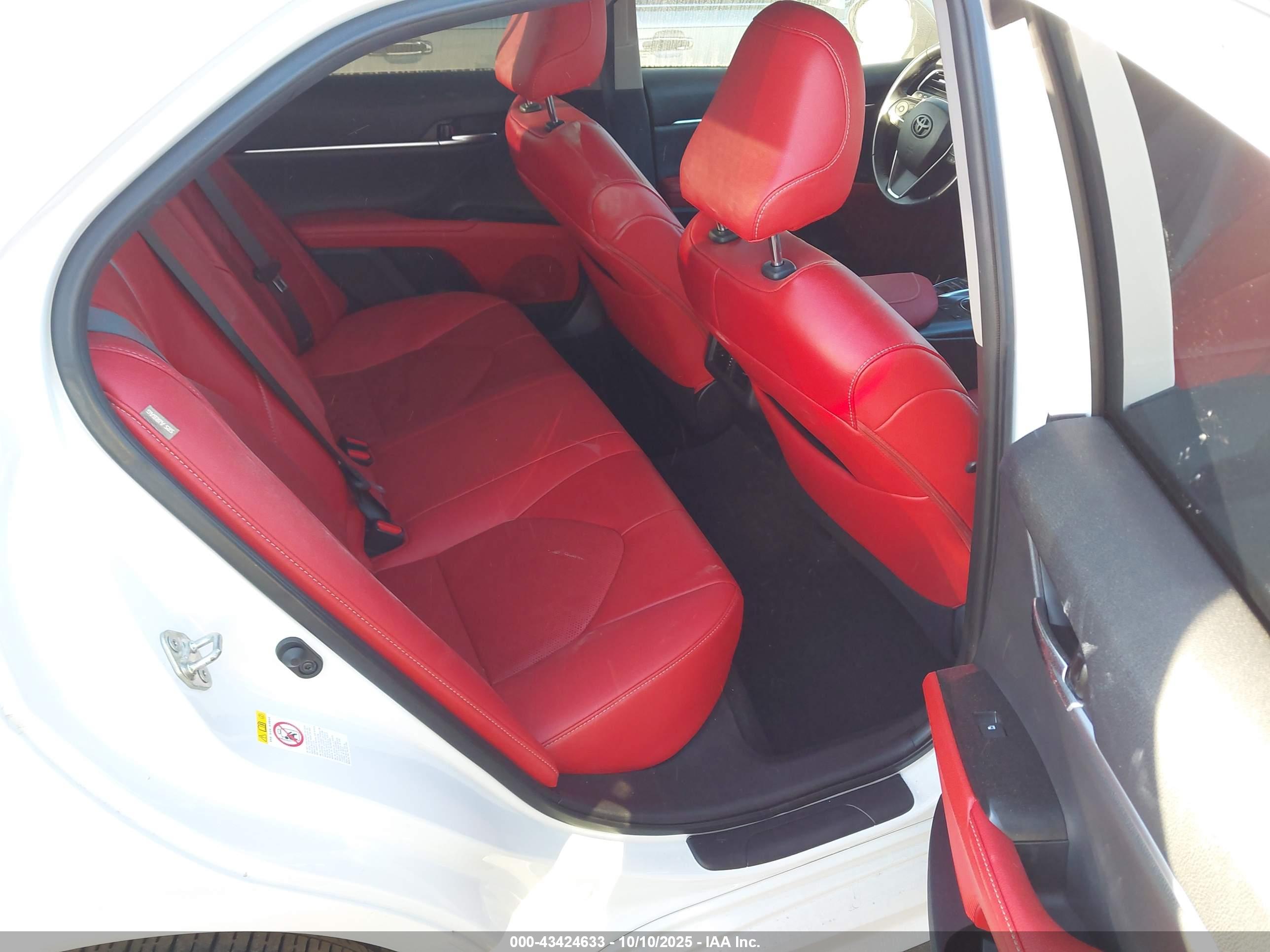 TOYOTA CAMRY image 8