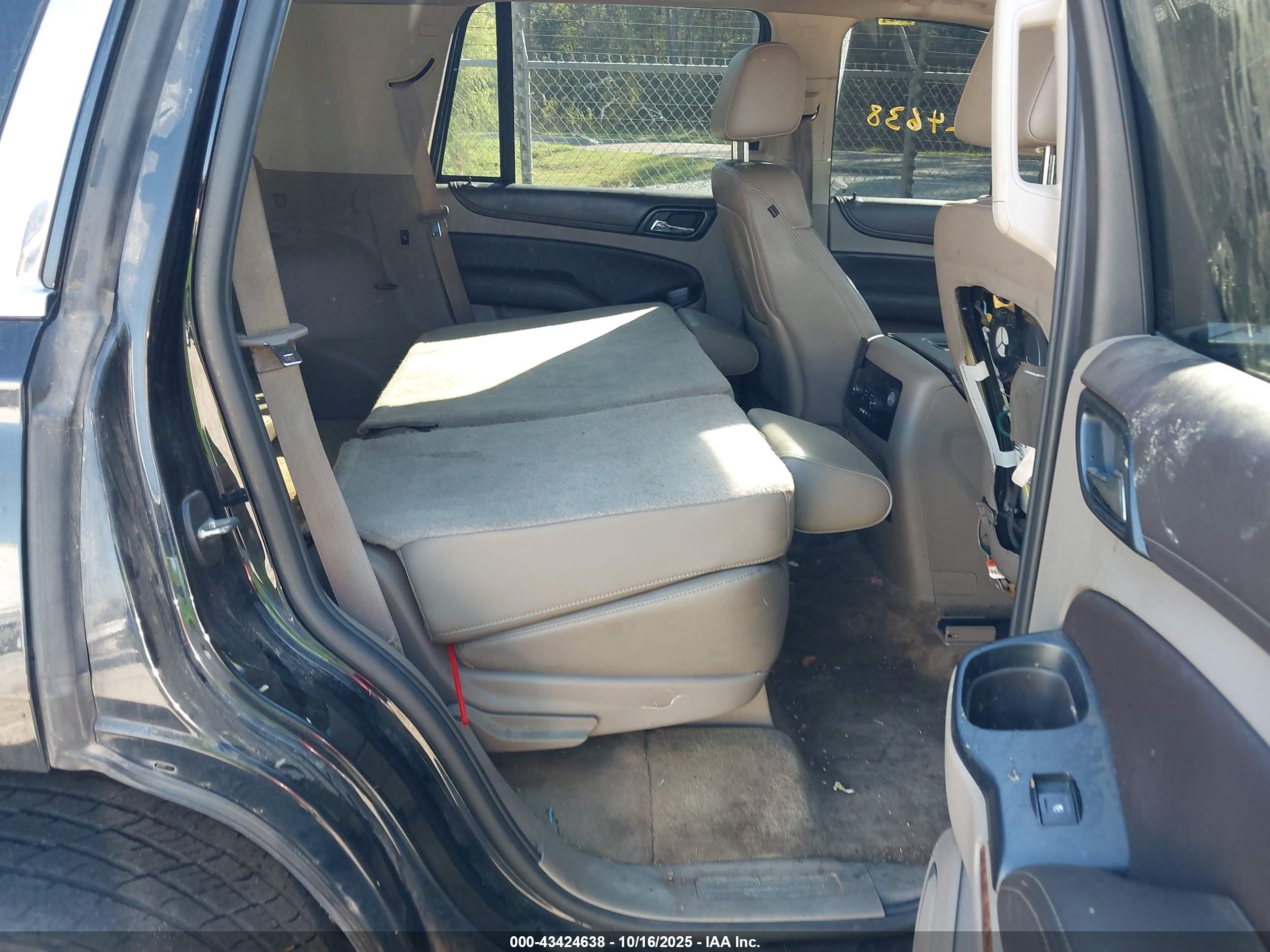 CHEVROLET TAHOE image 8