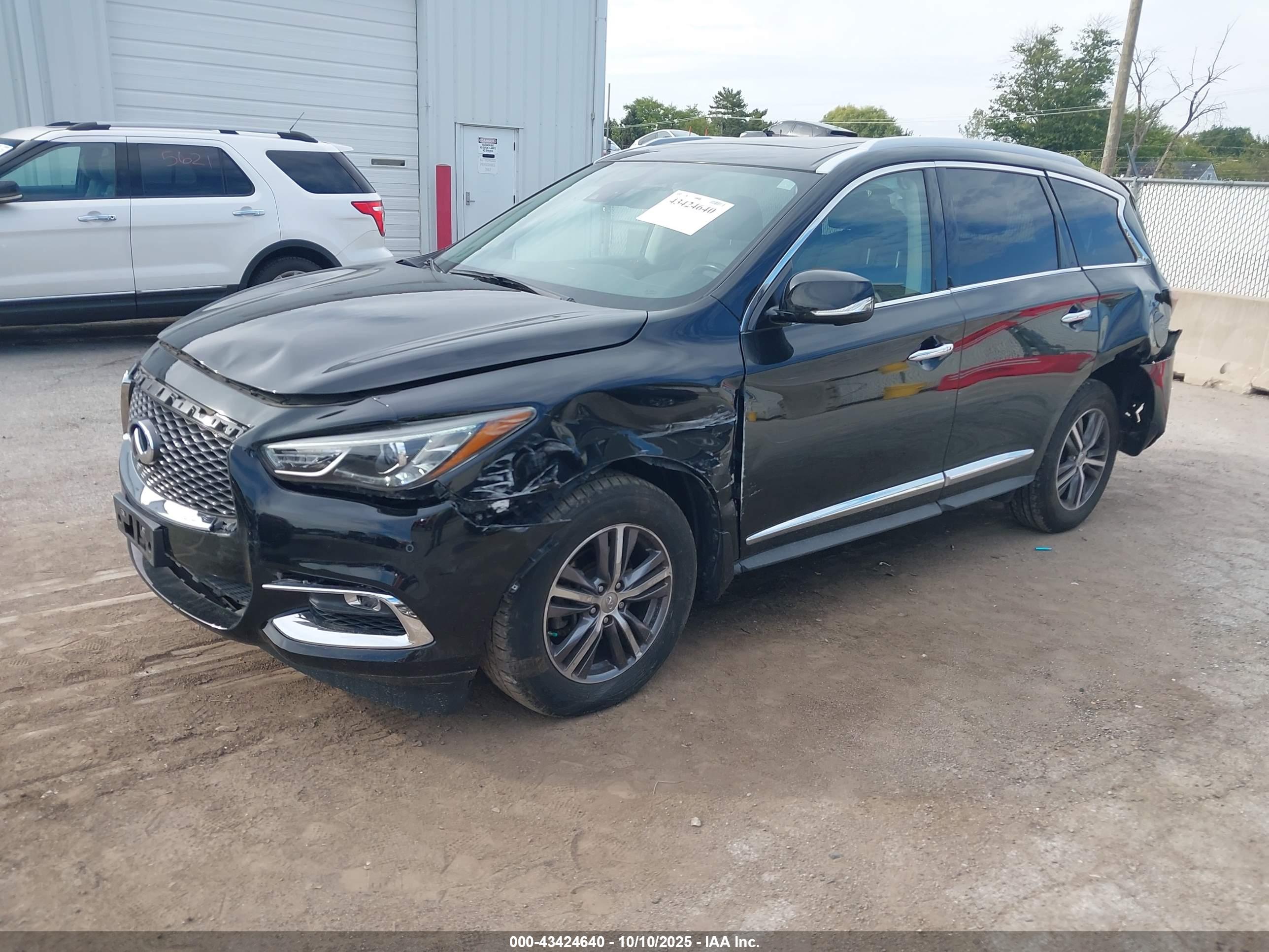 INFINITI QX60 image 2