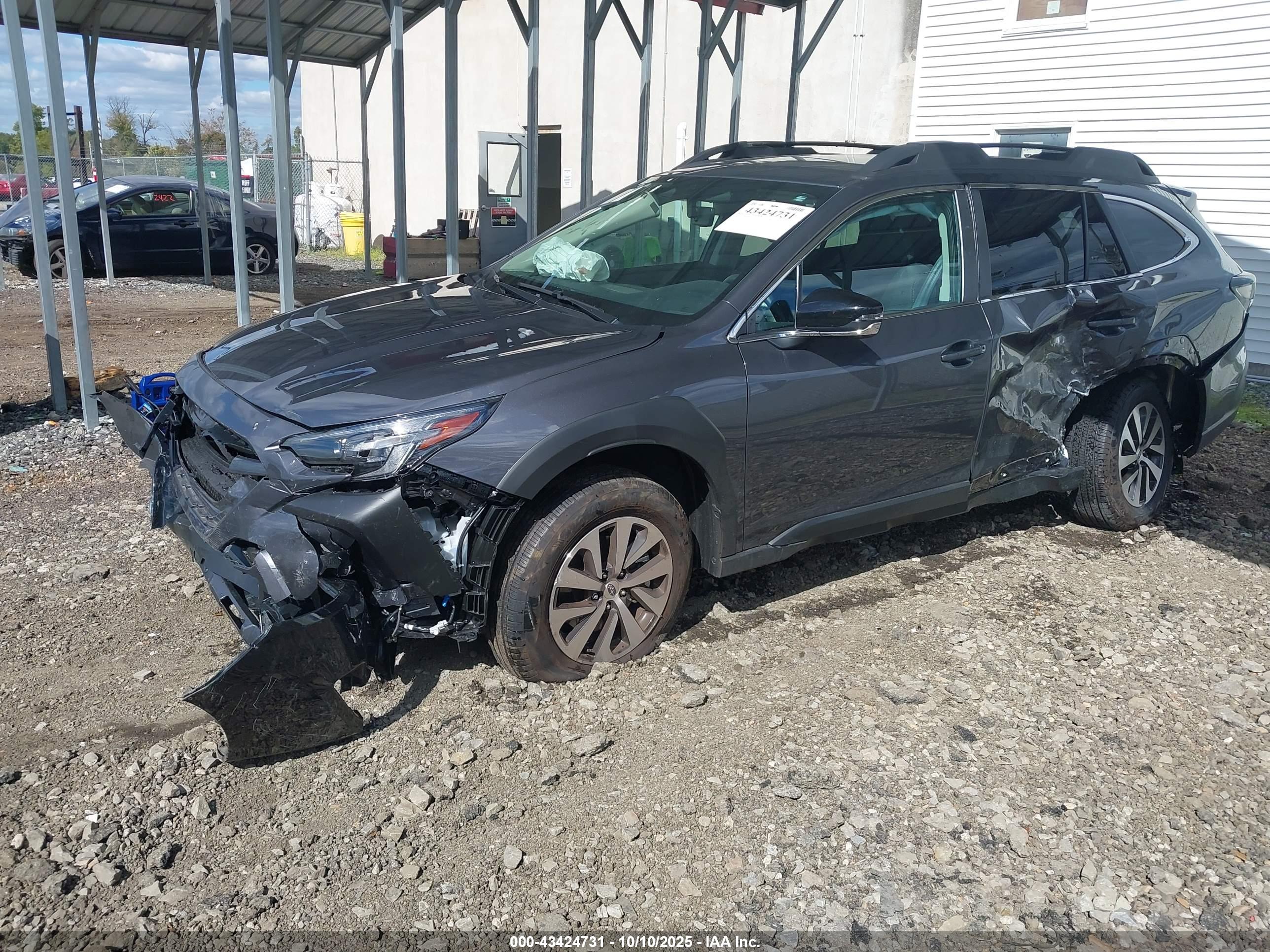 SUBARU OUTBACK image 2