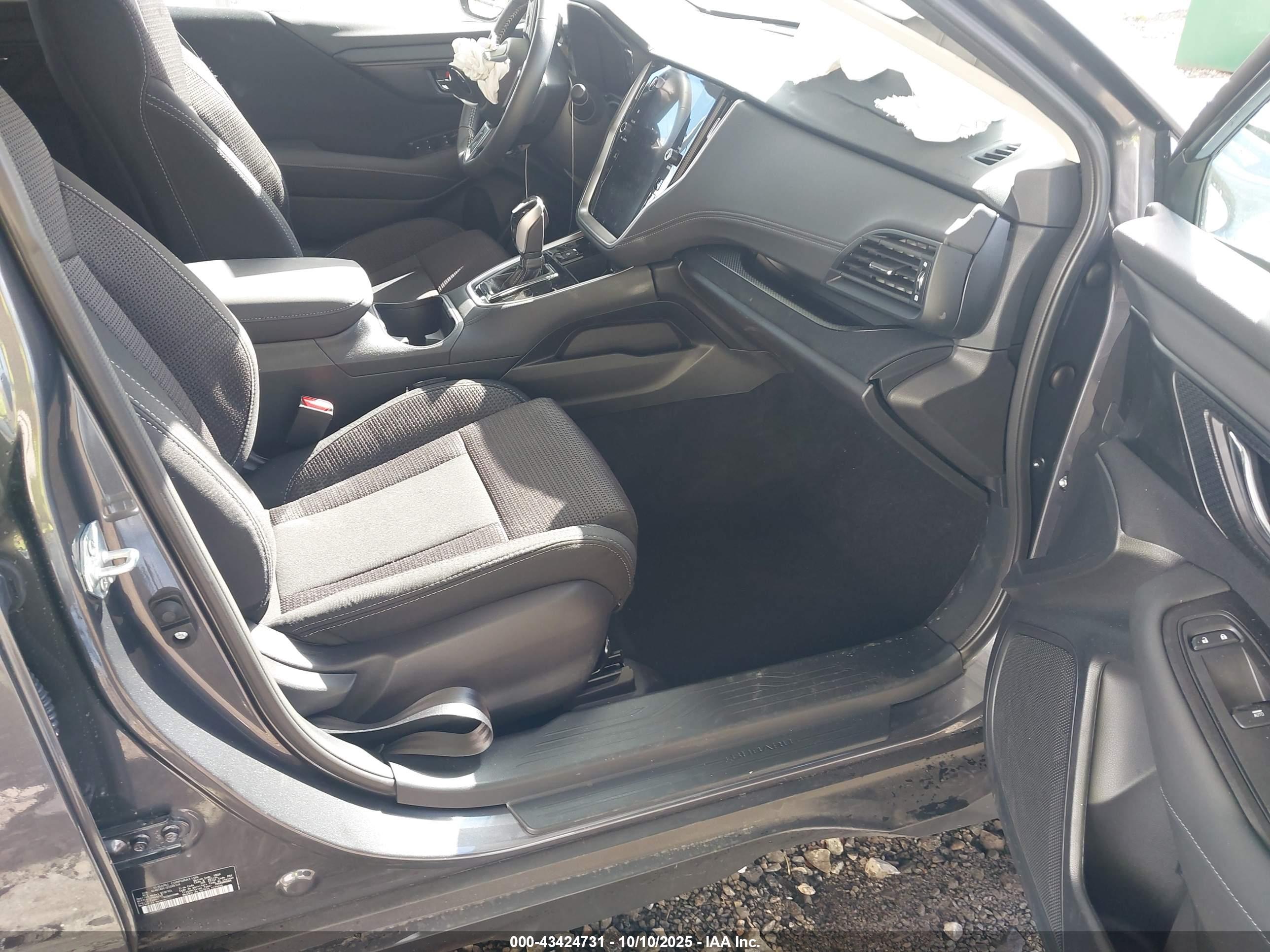SUBARU OUTBACK image 5