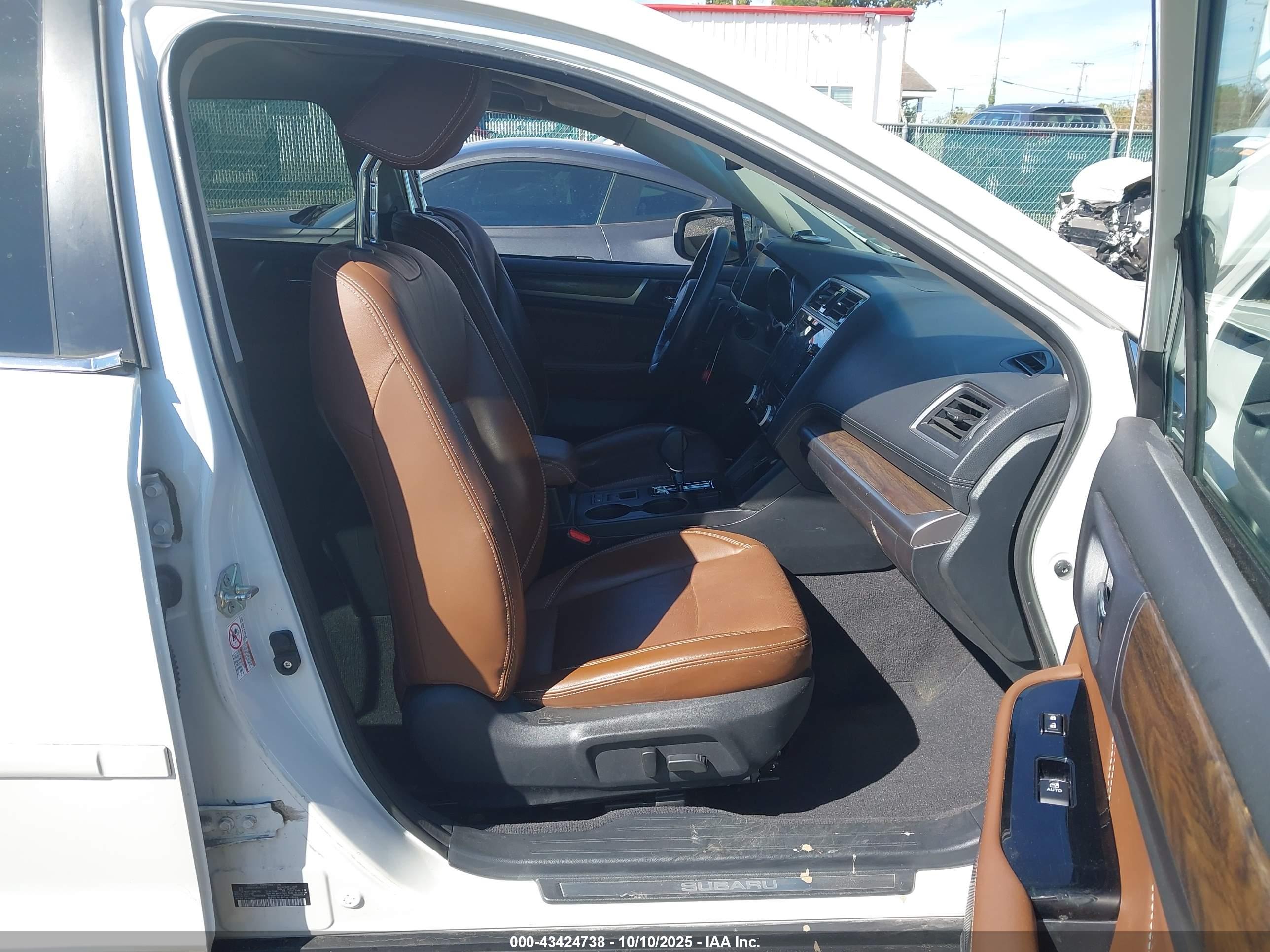 SUBARU OUTBACK image 5