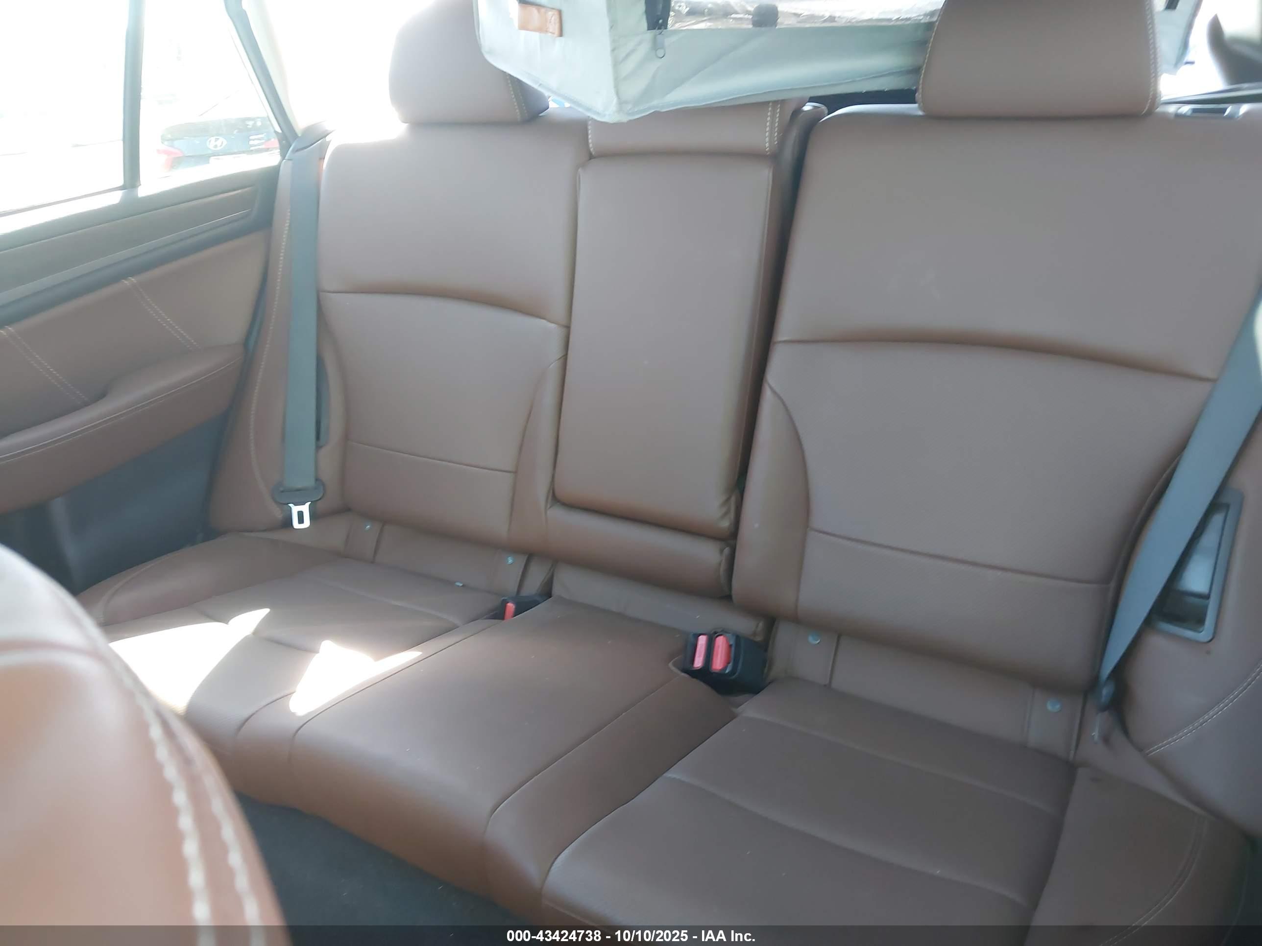 SUBARU OUTBACK image 8