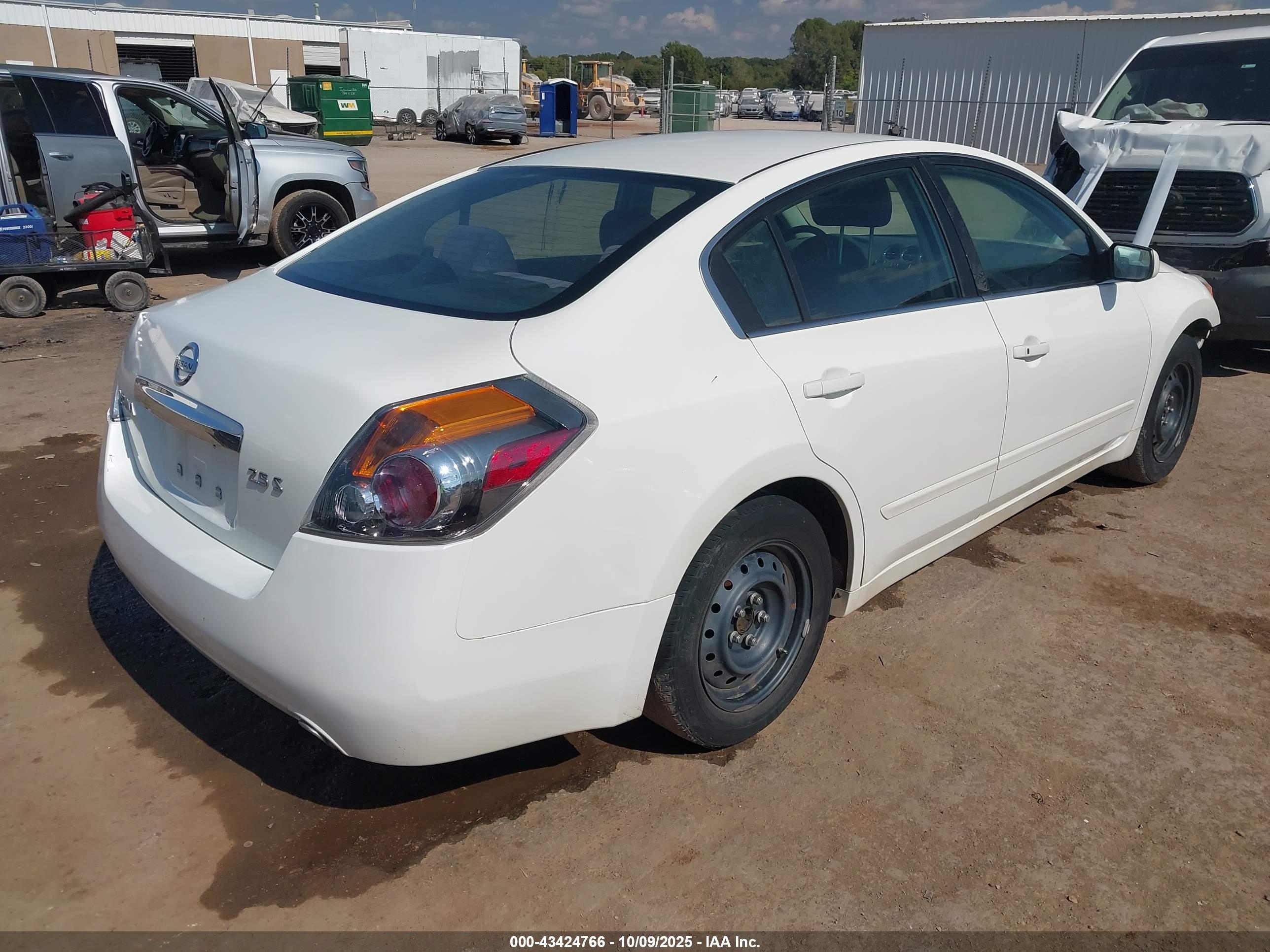 NISSAN ALTIMA image 4