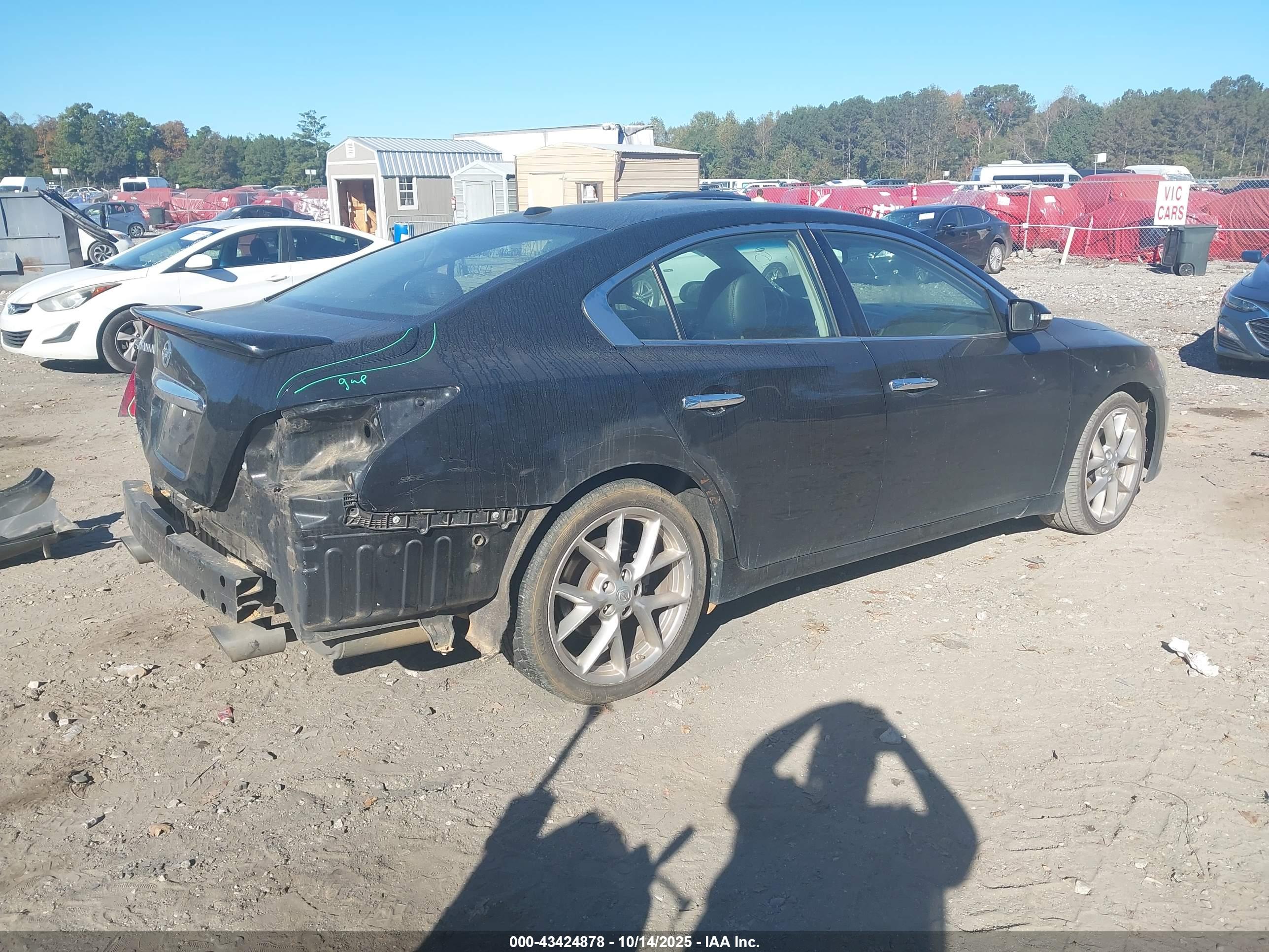 NISSAN MAXIMA image 4