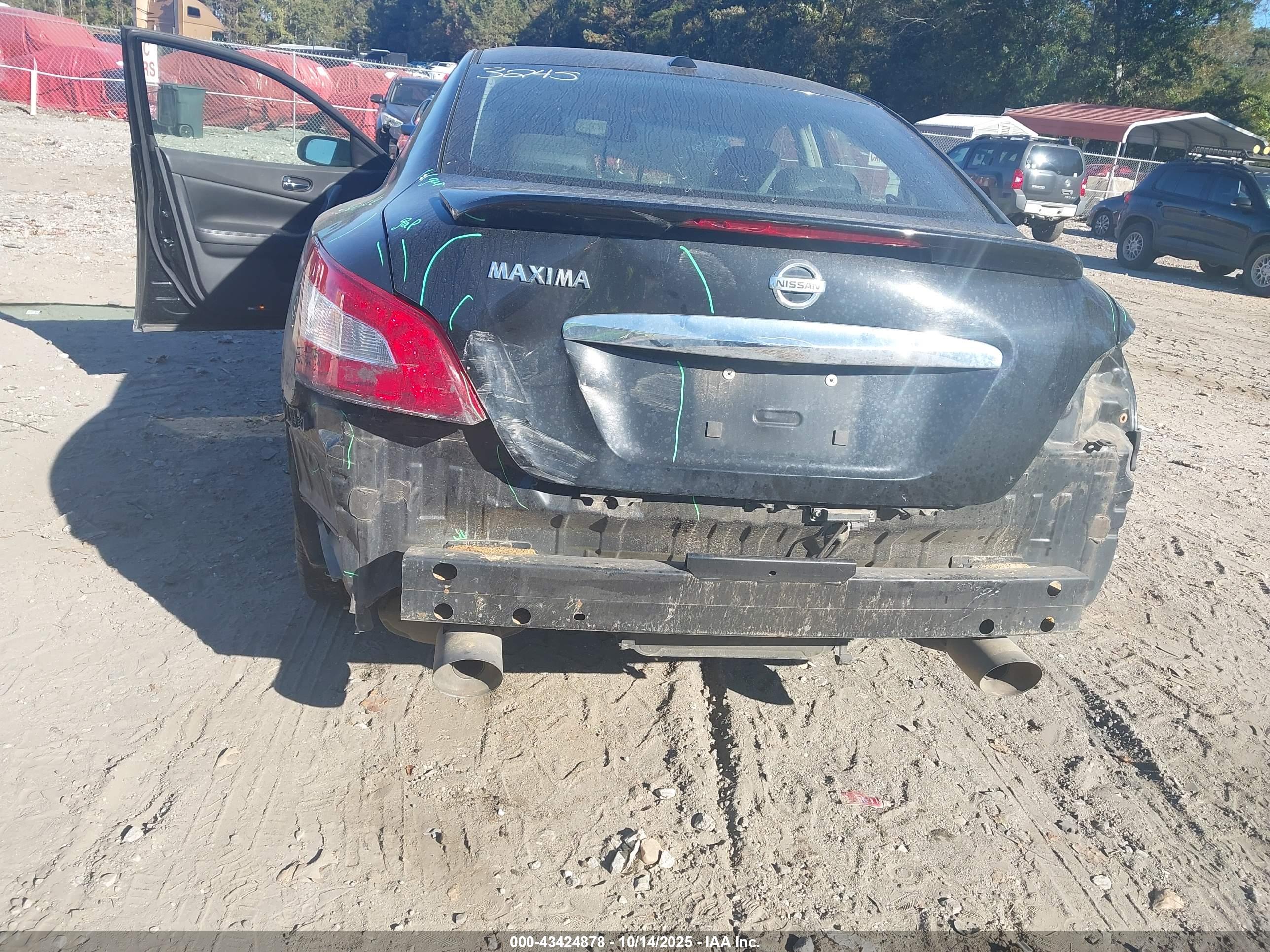 NISSAN MAXIMA image 6