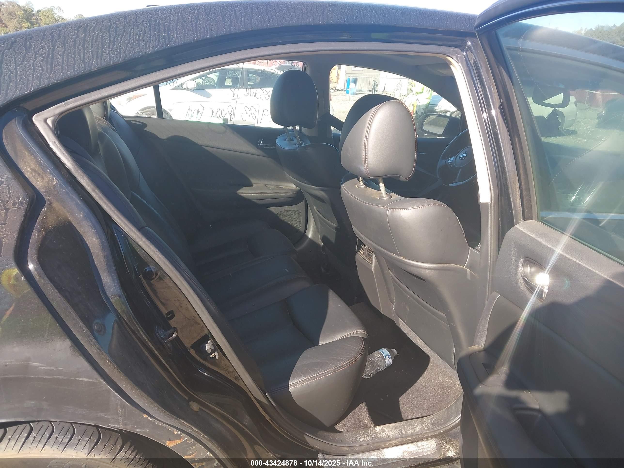 NISSAN MAXIMA image 8