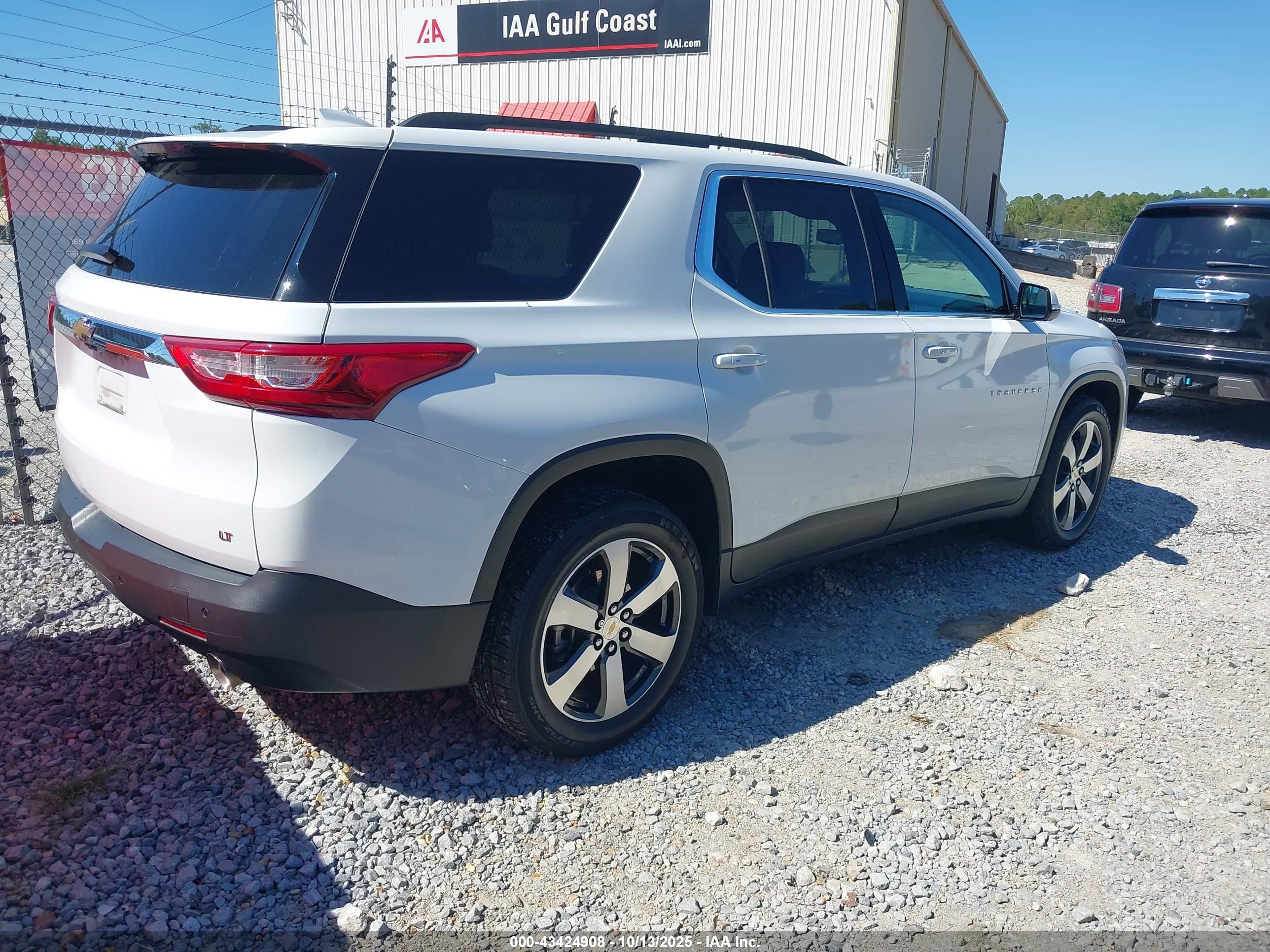 CHEVROLET TRAVERSE image 4